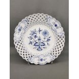Breakthrough dish, Meissen, 1st choice, blue onion pattern, flag with rocaille cartouches and openw