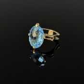 Moderner Ring, 750/18K Gelbgold (punziert), Gesamtgewicht 7,88g, mittig großer hellblauer, ovaler,