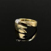 Moderner Diamant Ring, 585/14K Gelbgold (punziert), 5,89g, Schauseite mit einem schweifförmigen Ele