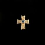 Small cross pendant, 585/14K yellow gold (hallmarked), 1.89g, set with a sapphire in the centre, a