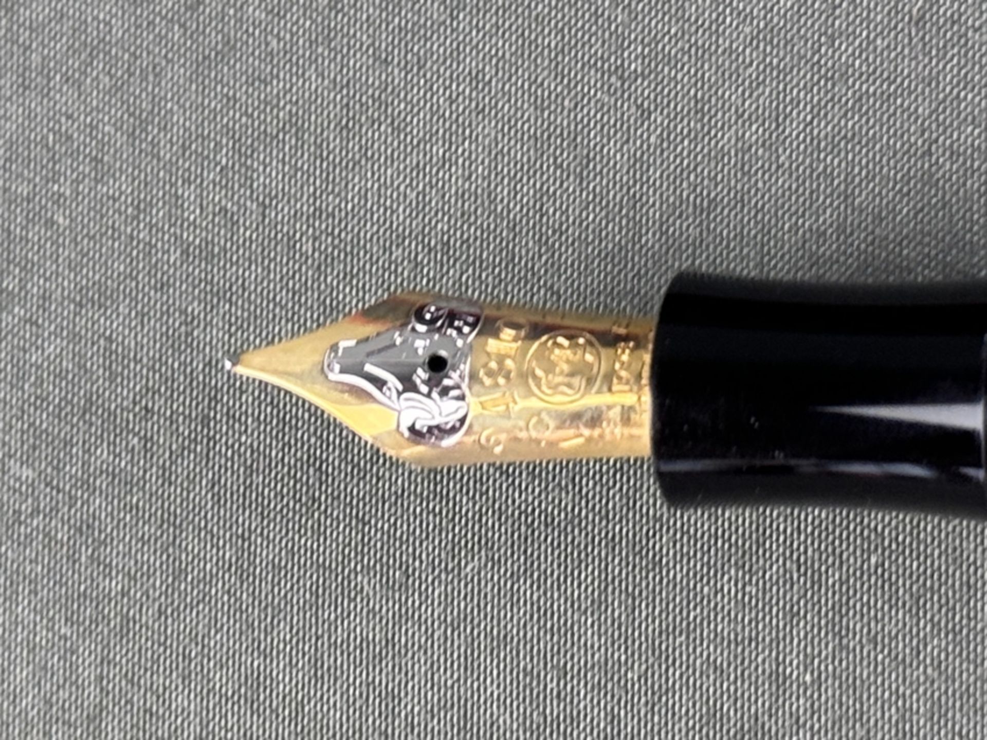 Montblanc fountain pen "Alexander the Great", limited edition 2150/4810, piston fountain pen with 7 - Image 3 of 4