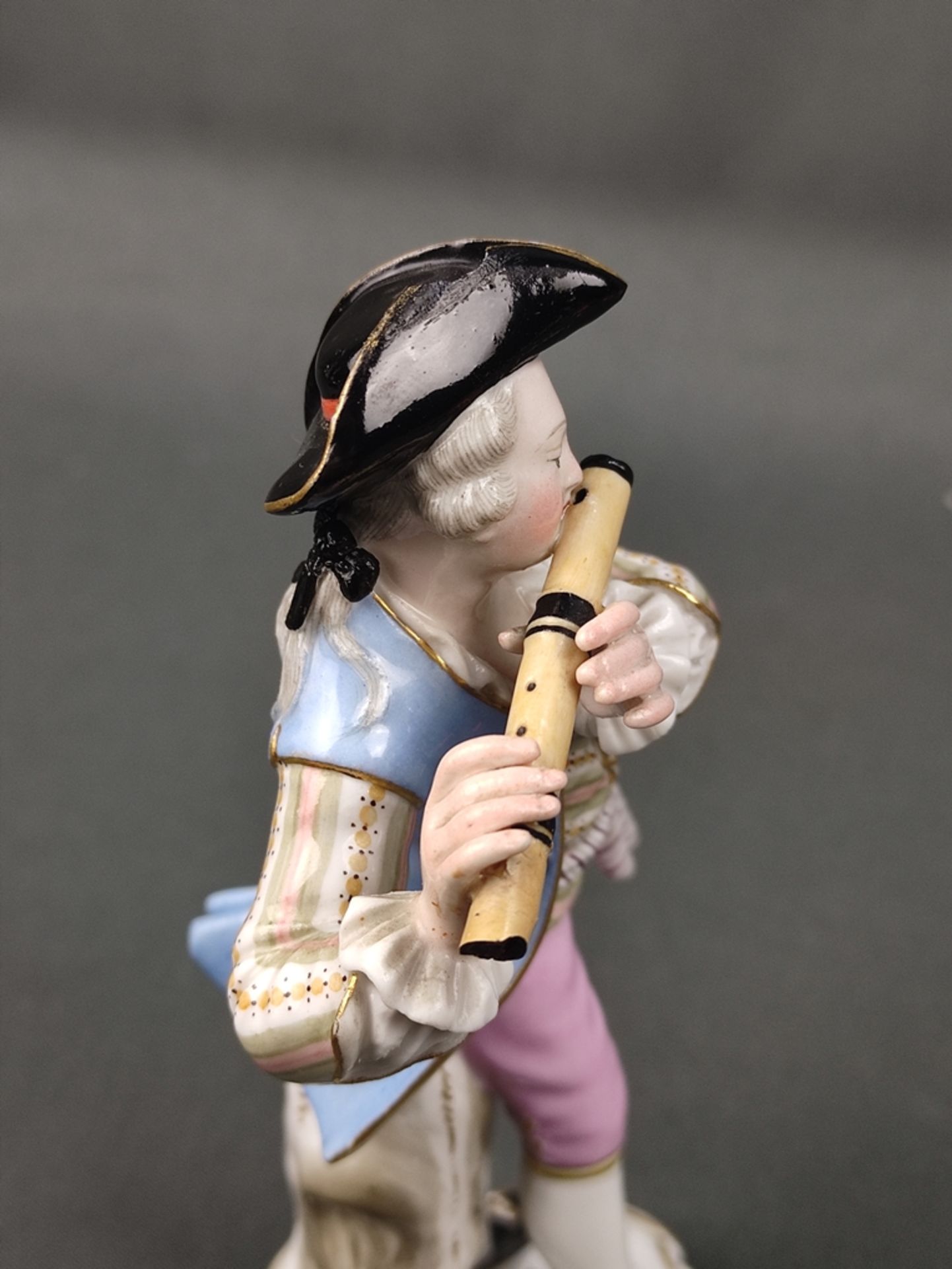 Pair of porcelain figurines "Galante Kapelle", Meissen, "Singer", model no. 120, and "Flutist", mod - Image 5 of 7