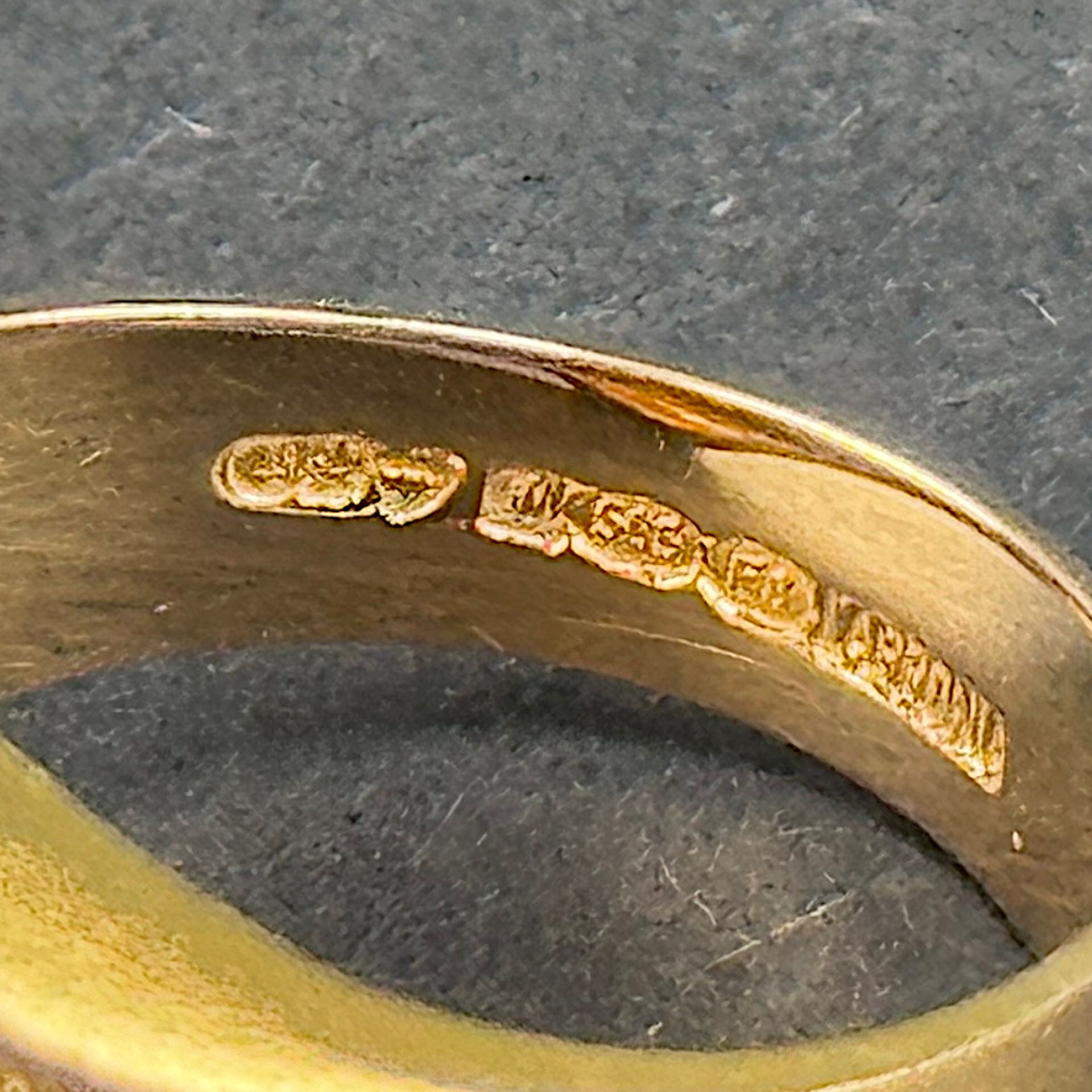 Modern Lapponia ring, 585/14K yellow gold (hallmarked), 7.26g, widened textured front, ring size 53 - Image 3 of 3