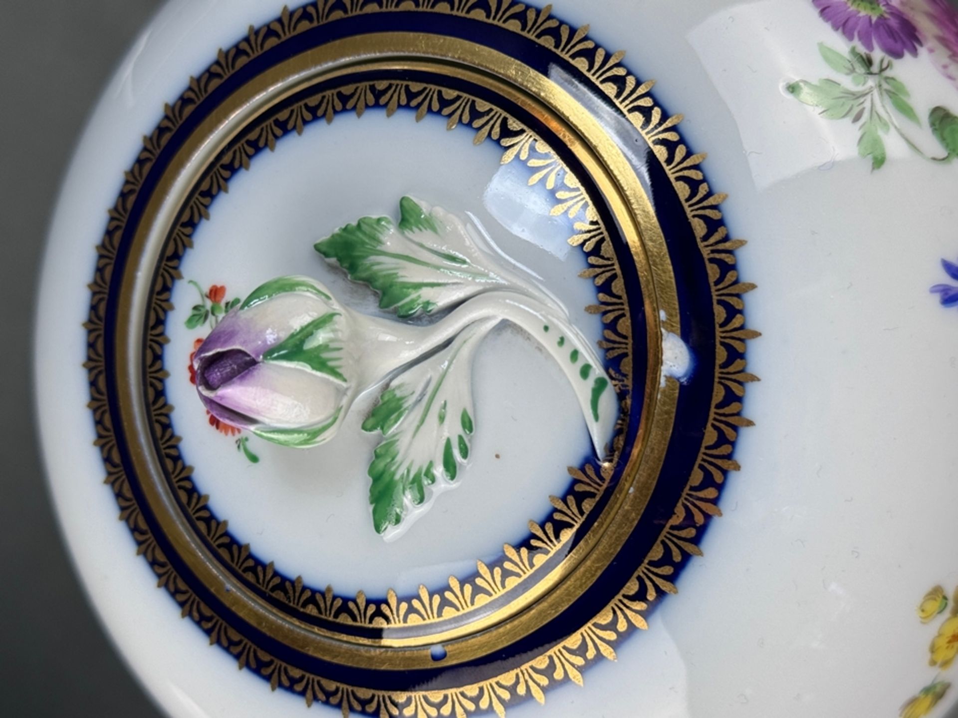 Tee-/Kaffeeservice, Schwertermarke Meissen, für 6 Personen, Dekor polychromes Blumenbouquet, kobalt - Bild 4 aus 6