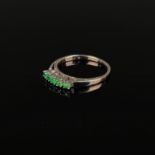 Fine emerald ring, 585/14K white gold (hallmarked), 1.92g, set with 5 small emeralds on the front,