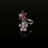 Fancy ruby diamond ring, 585/14K white gold (hallmarked), 6.62 g, shaped as two flowers on the fron