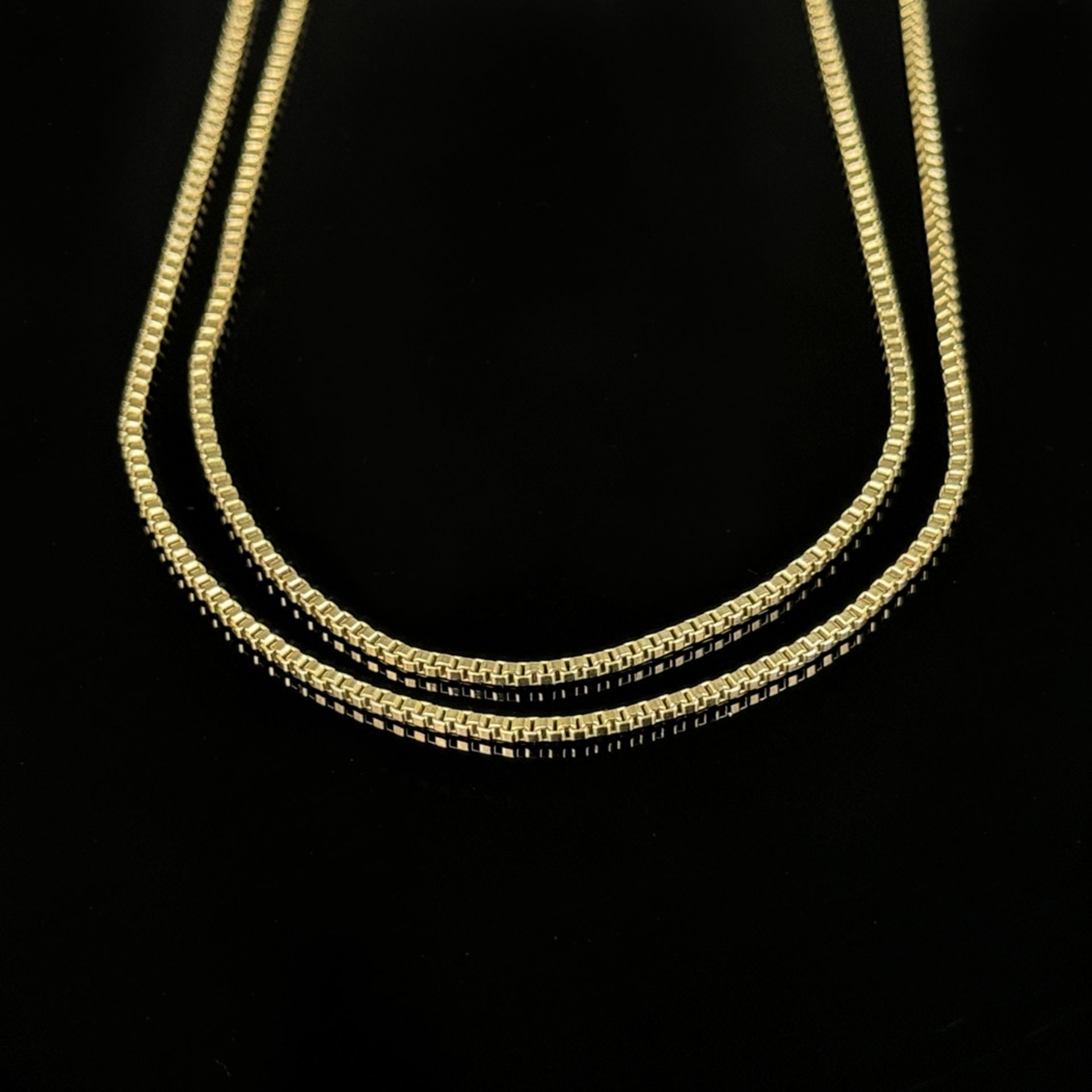 Venezianerkette, 333/8K Gelbgold (punziert), 8,4g, Ringverschluss, Länge 69cm und Breite 1,5mm