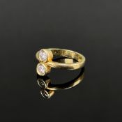 Diamant Ring, 585/14K Gelbgold (punziert), 4g, Schauseite mit zwei rund eingefassten Diamanten im B