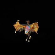 Brosche, 585/14K Gelbgold (punziert), Gesamtgewicht 8,4g, schauseitig besetzt mit einer Opal-Triple