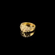 Diamant Ring, 750/18K Gelbgold (punziert), 6,71g, schauseitig besetzt mit 19 Diamanten im Brillants