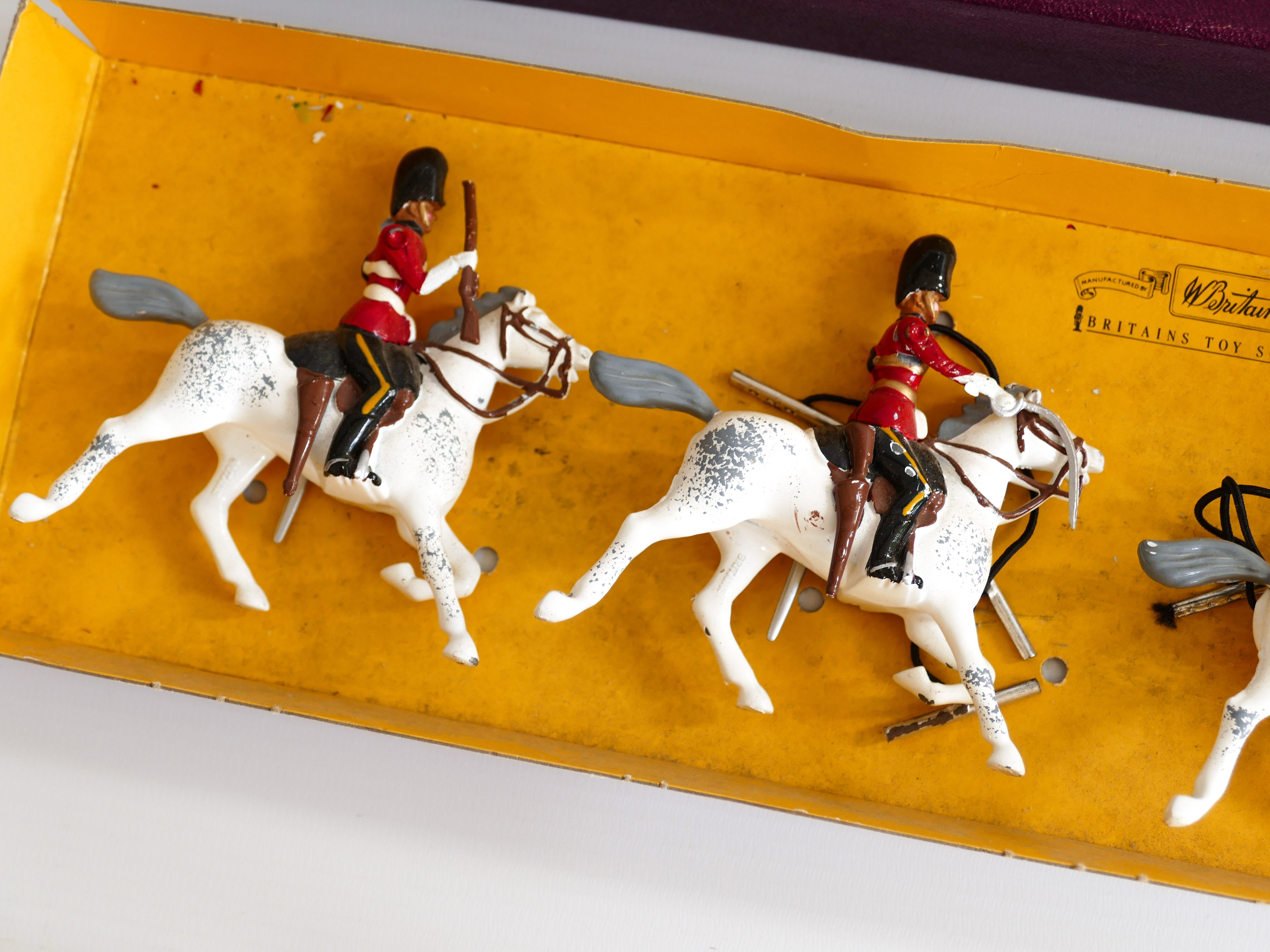 BRITAINS ROYAL SCOTS GREY 8850 TOY SOLDIERS VINTAGE MILITARY WARGAME HISTORICAL FIGURES SET - Image 2 of 3