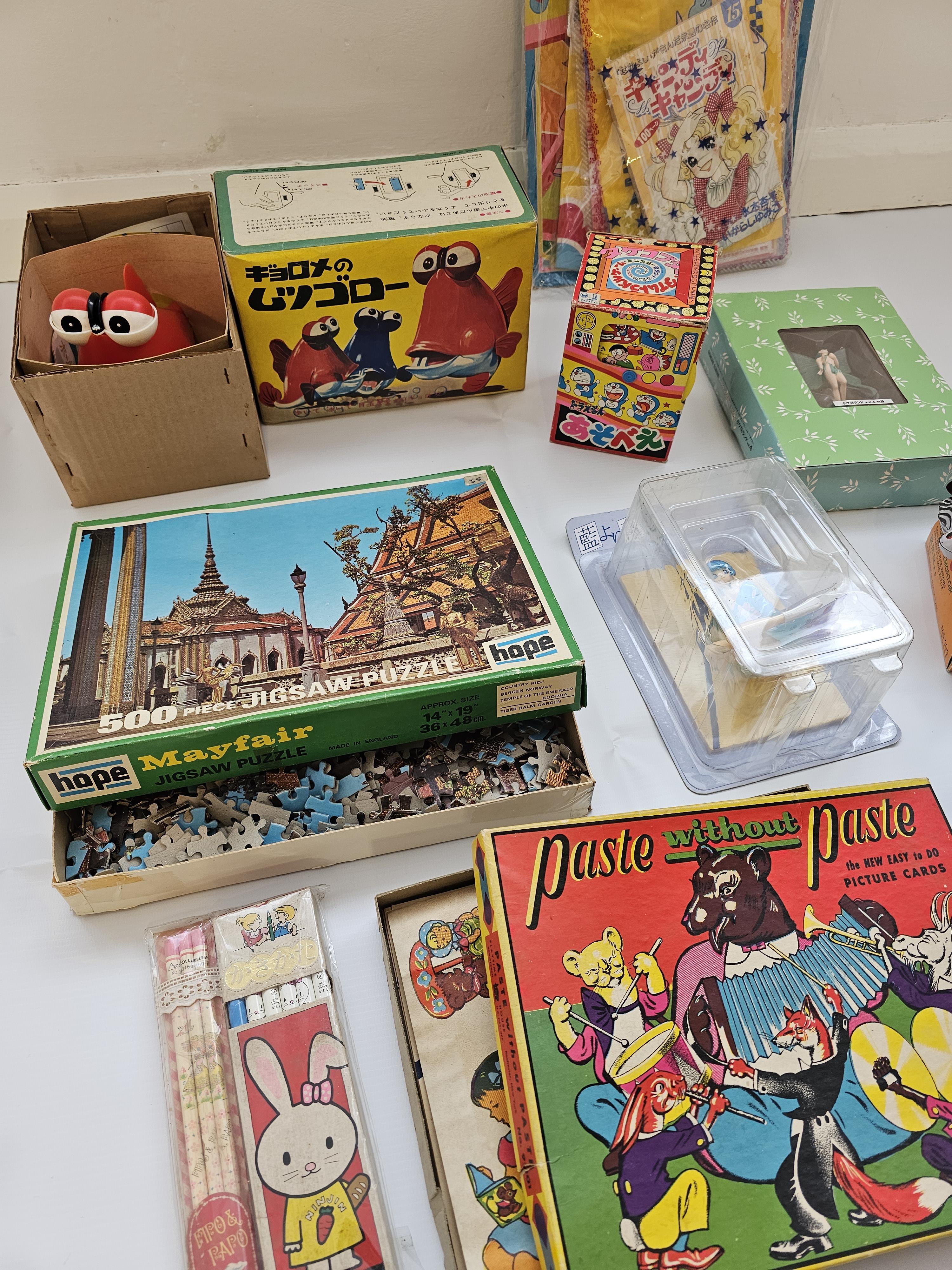 MIXED JAPANESE TOY LOT VINTAGE RETRO JIGSAW PUZZLE TIN WIND-UP ANIME FIGURE STATIONERY MANGA - Image 3 of 3