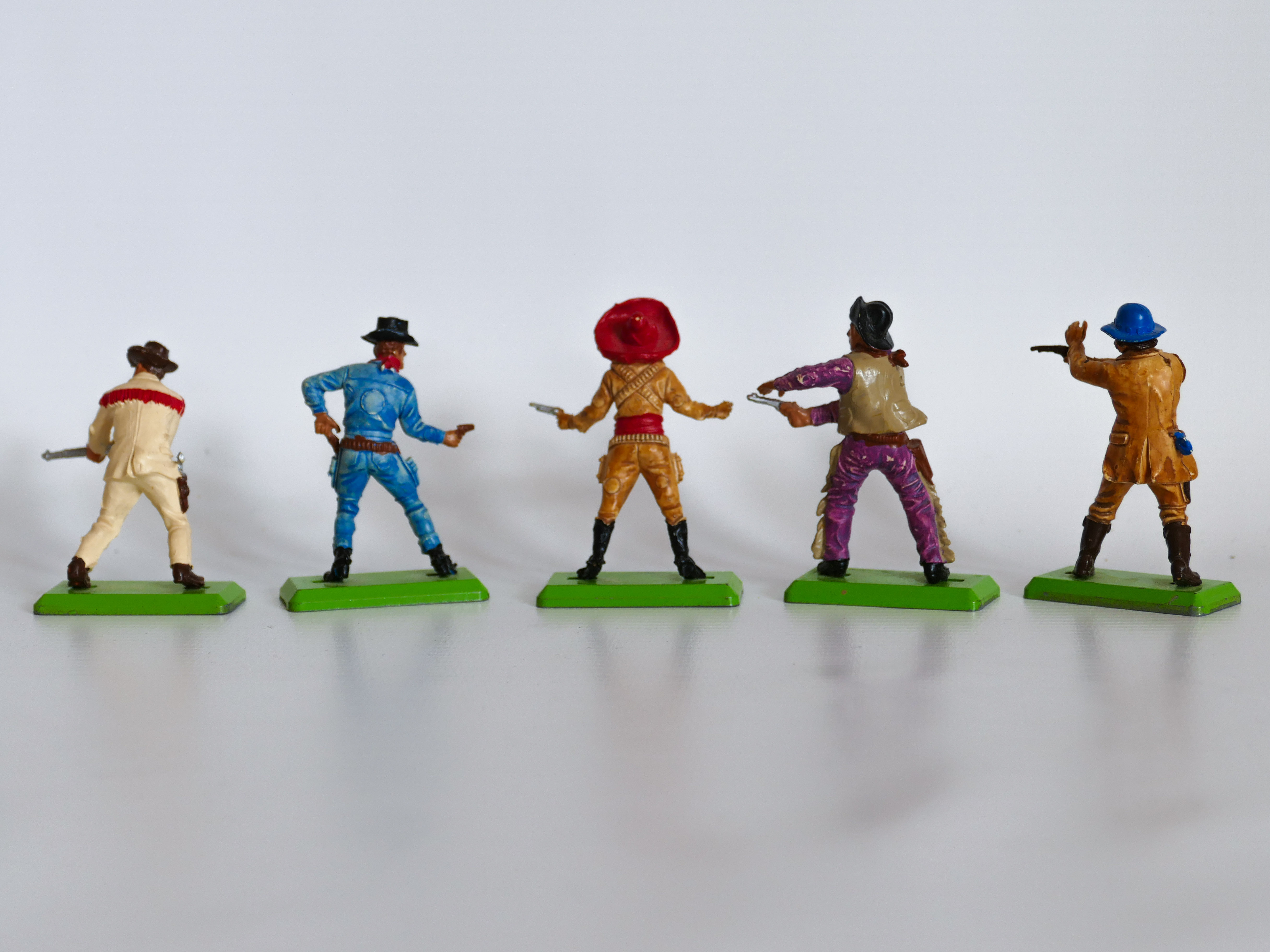 BRITAINS WILD WEST COWBOYS & INDIANS DEETAIL TOY FIGURES SOLDIERS VINTAGE MADE IN ENGLAND - Image 2 of 2