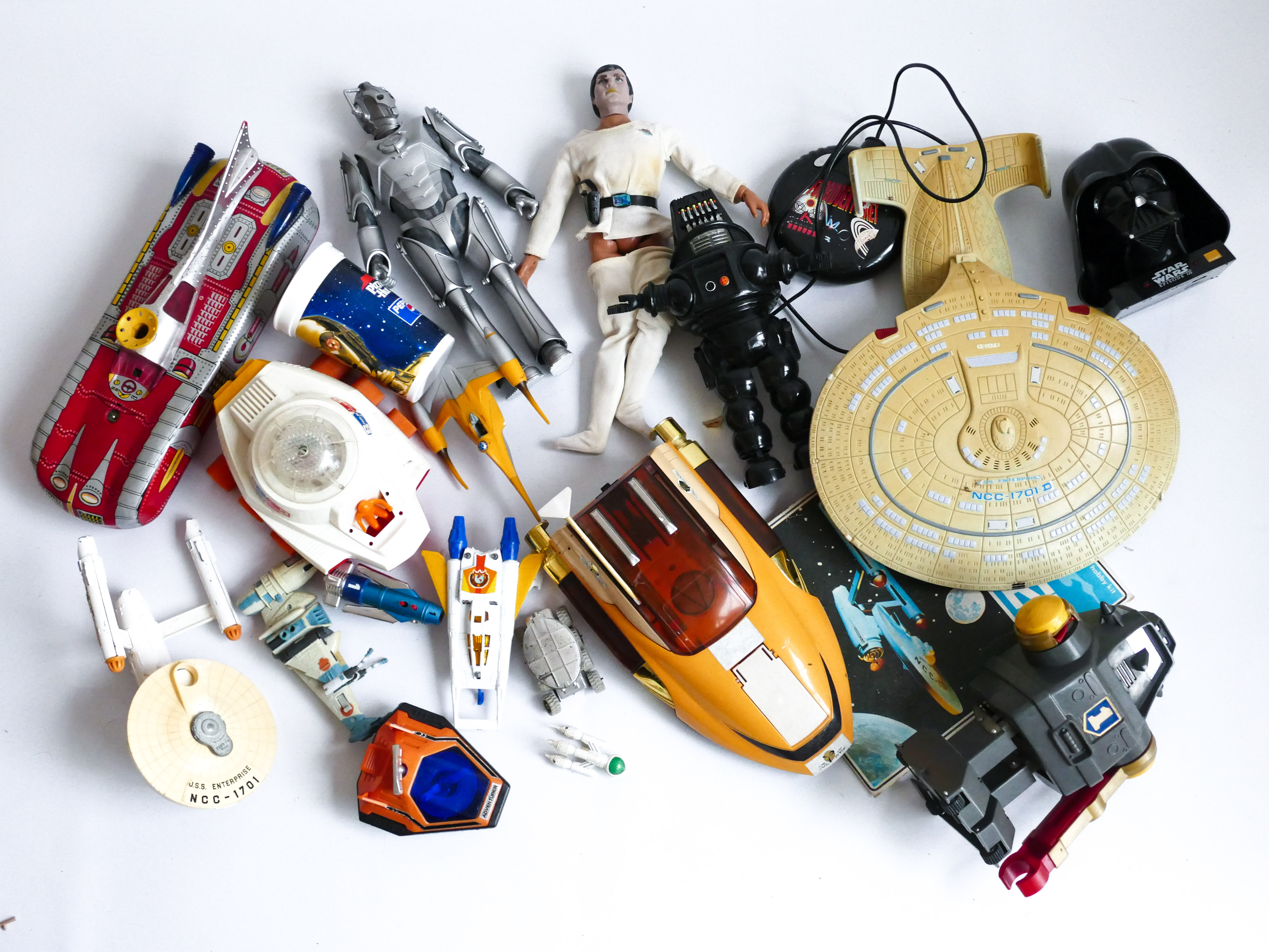 SCIENCE FICTION TOY LOT STAR TREK BUCK ROGERS STAR WARS MEGO ROBOT SCI-FI TELEVISION MERCHANDISE