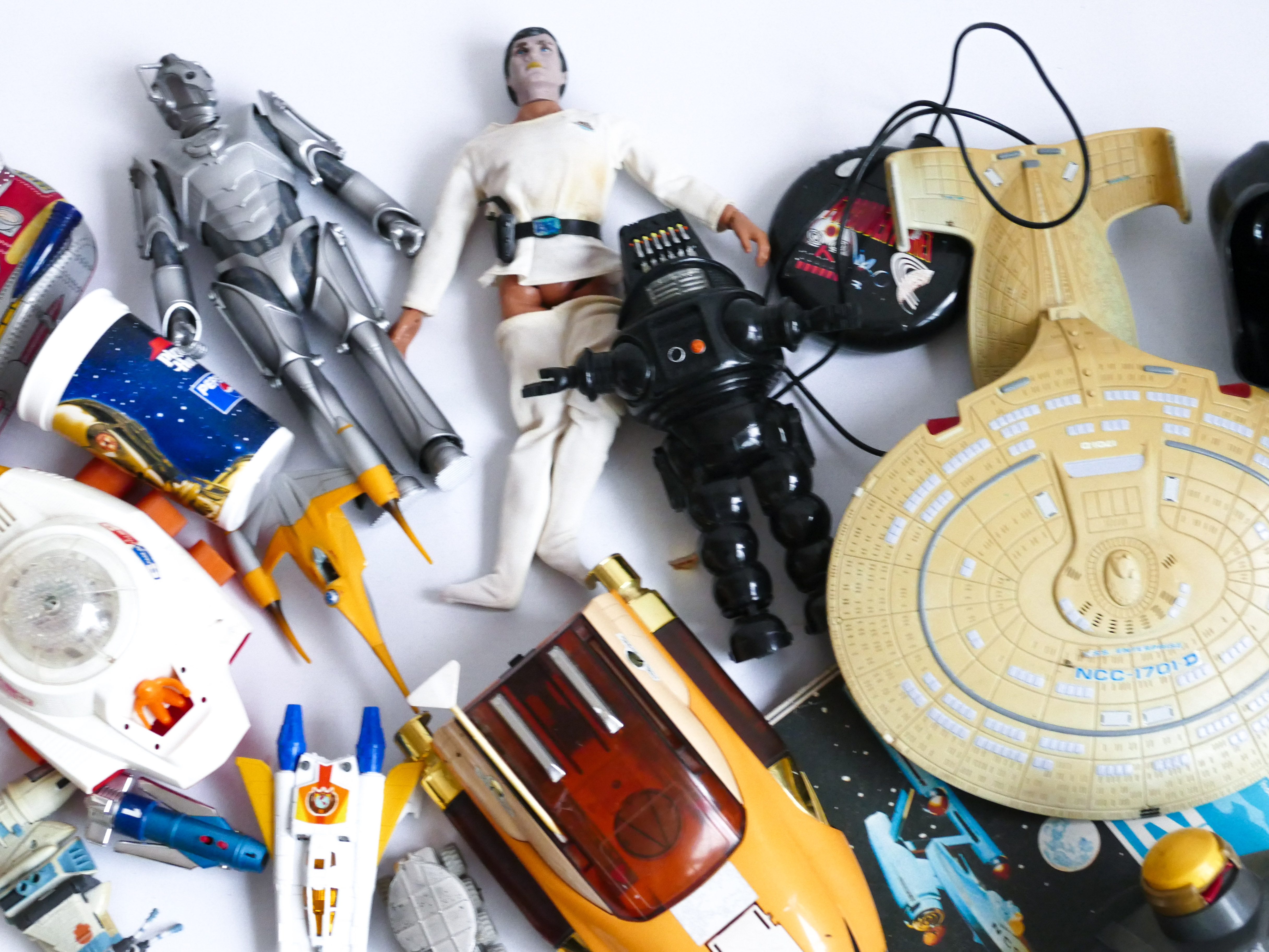 SCIENCE FICTION TOY LOT STAR TREK BUCK ROGERS STAR WARS MEGO ROBOT SCI-FI TELEVISION MERCHANDISE - Image 4 of 4