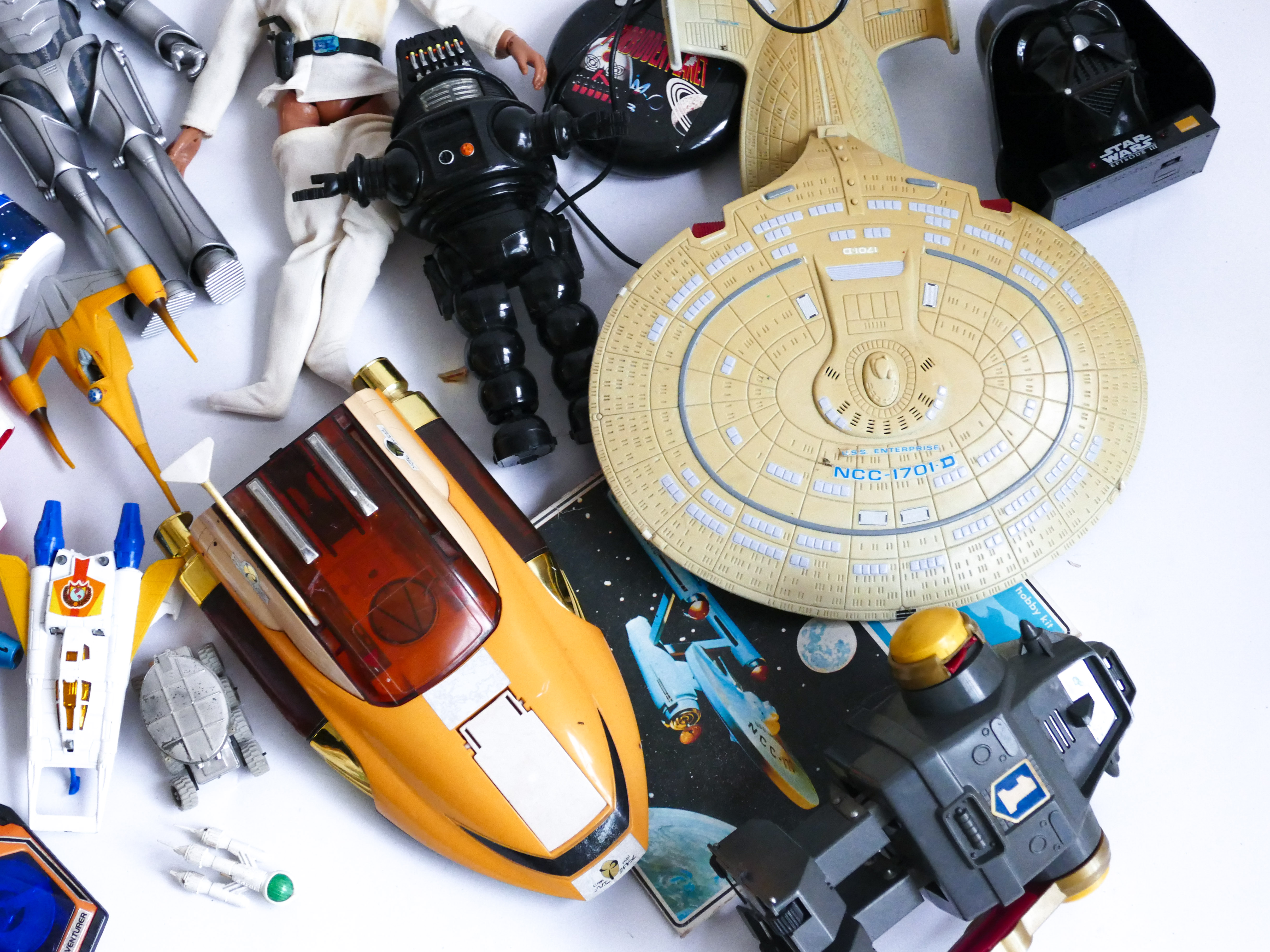 SCIENCE FICTION TOY LOT STAR TREK BUCK ROGERS STAR WARS MEGO ROBOT SCI-FI TELEVISION MERCHANDISE - Image 3 of 4