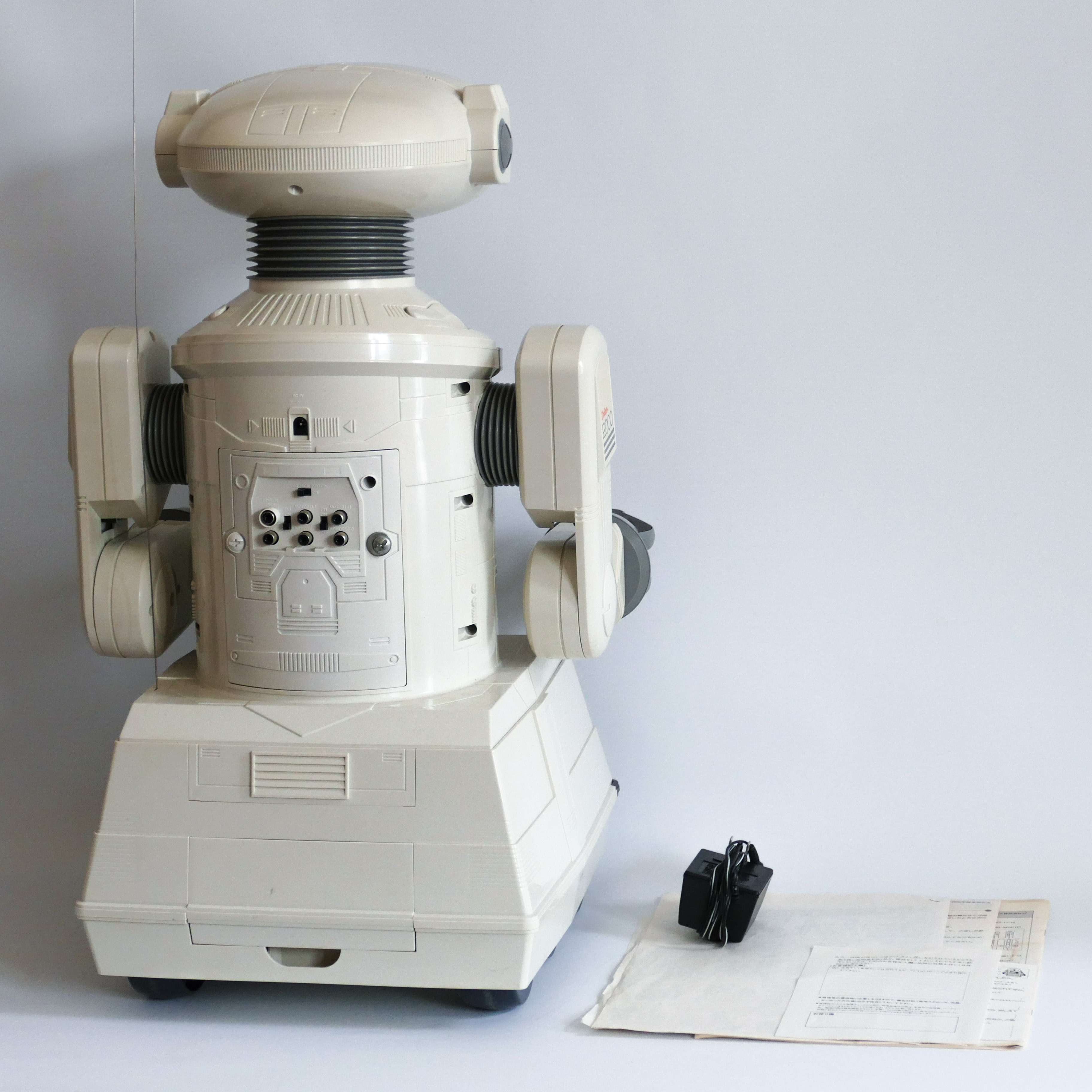 TOMY OMNIBOT 2000 VINTAGE PERSONAL HOME ROBOT JAPAN RETRO REMOTE CONTROL ELECTRONIC SPACE TOY - Image 3 of 5