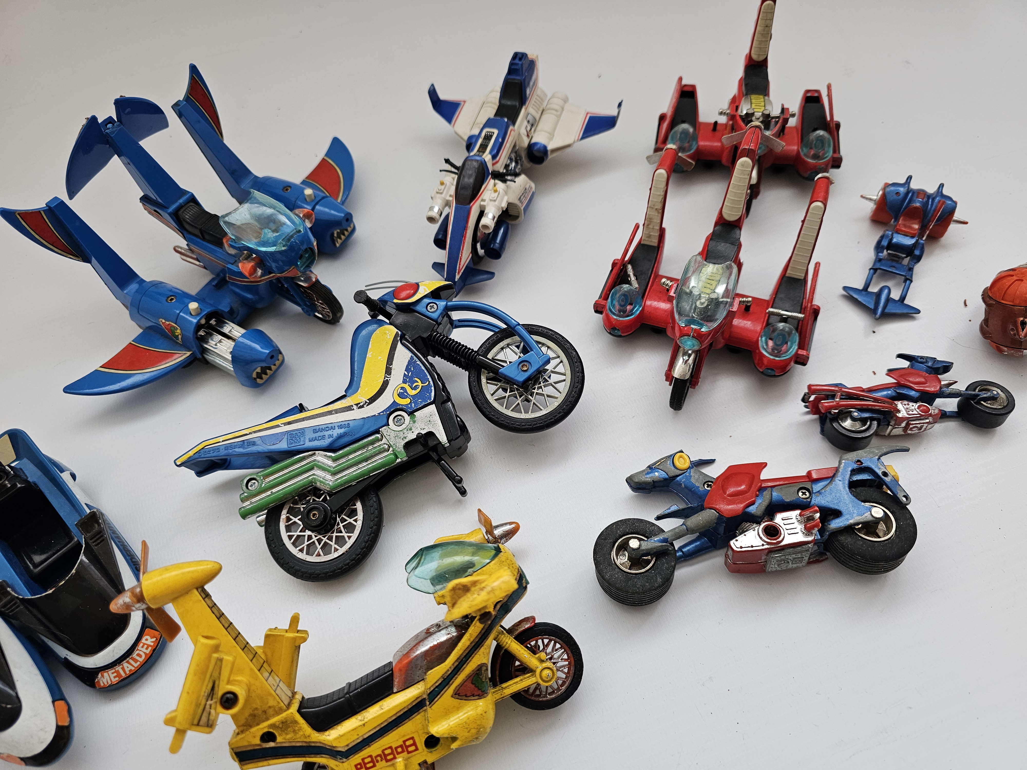 VINTAGE MIXED LOT JAPAN DIE-CAST CHOGOKIN BIKE MOTORBIKE SPACE SHIP ULTRAMAN TOY POPY BANDAI - Bild 2 aus 2