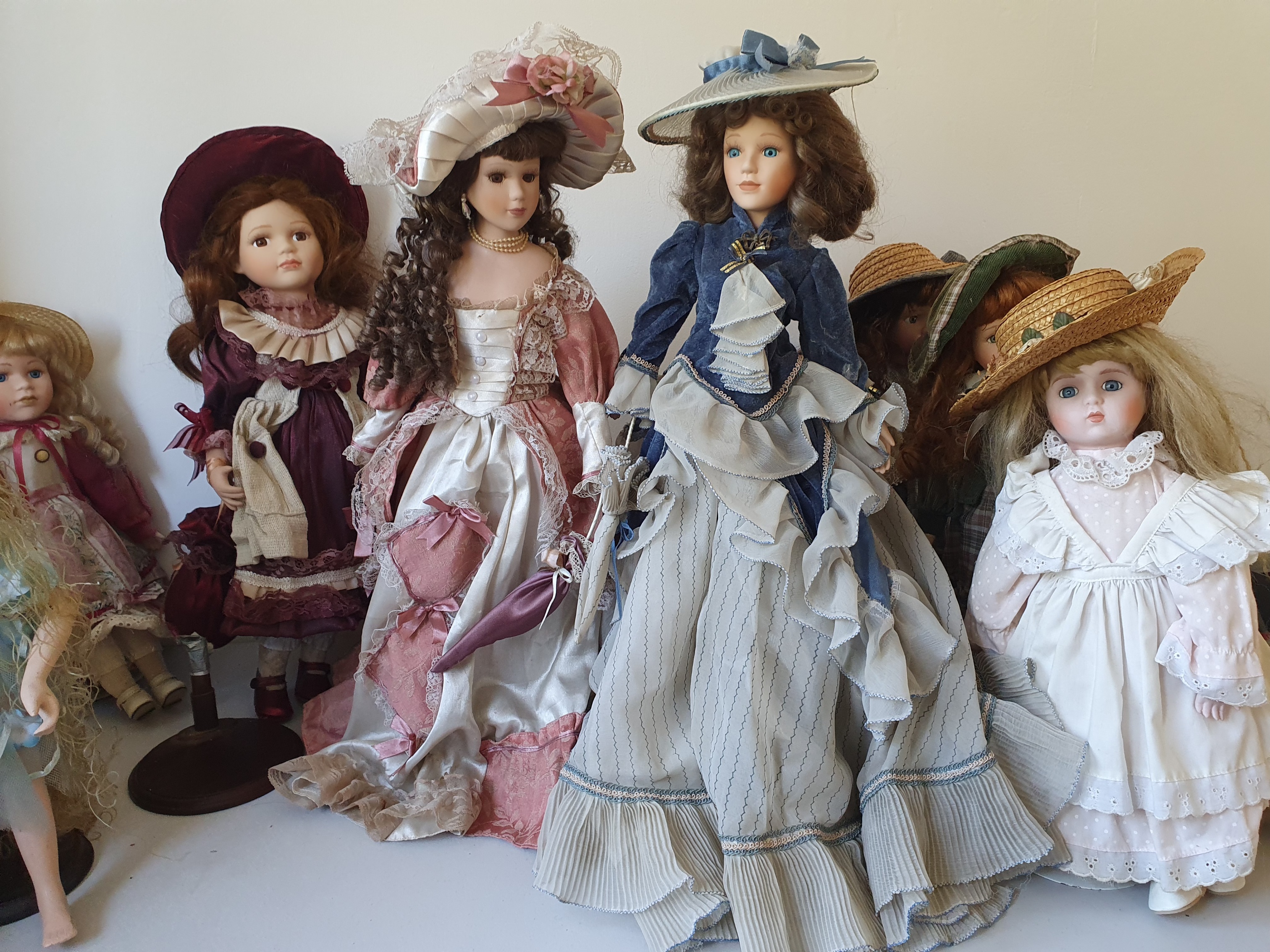 DOLL COLLECTION PERIOD VINTAGE COLLECTABLE PORCELAIN BISQUE LEONARDO KNIGHTSBRIDGE TOY LOT ANTIQUE - Image 3 of 5