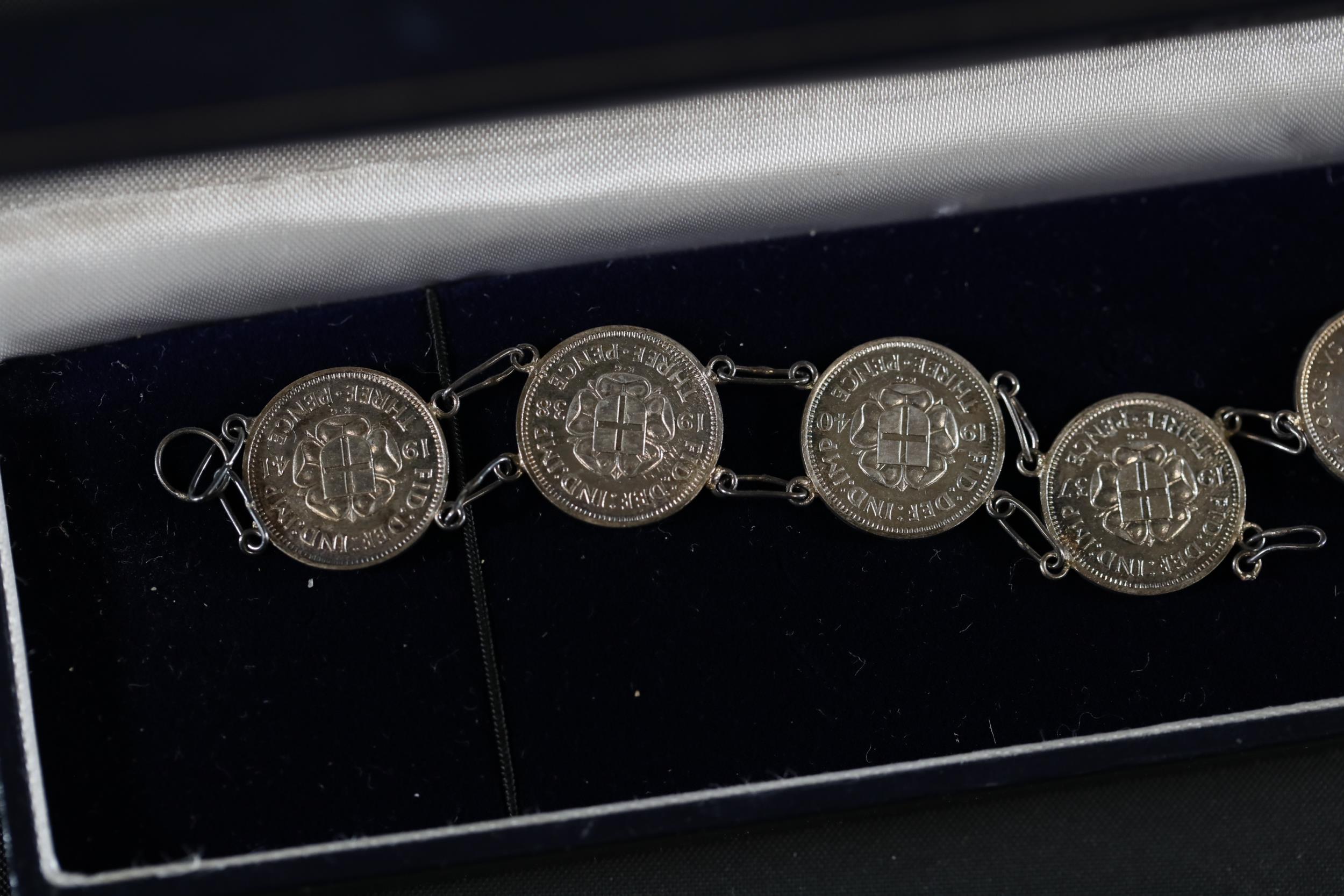 Costume Jewellery Collection Coinage Watches Icons Chinese Pieces - Image 17 of 44