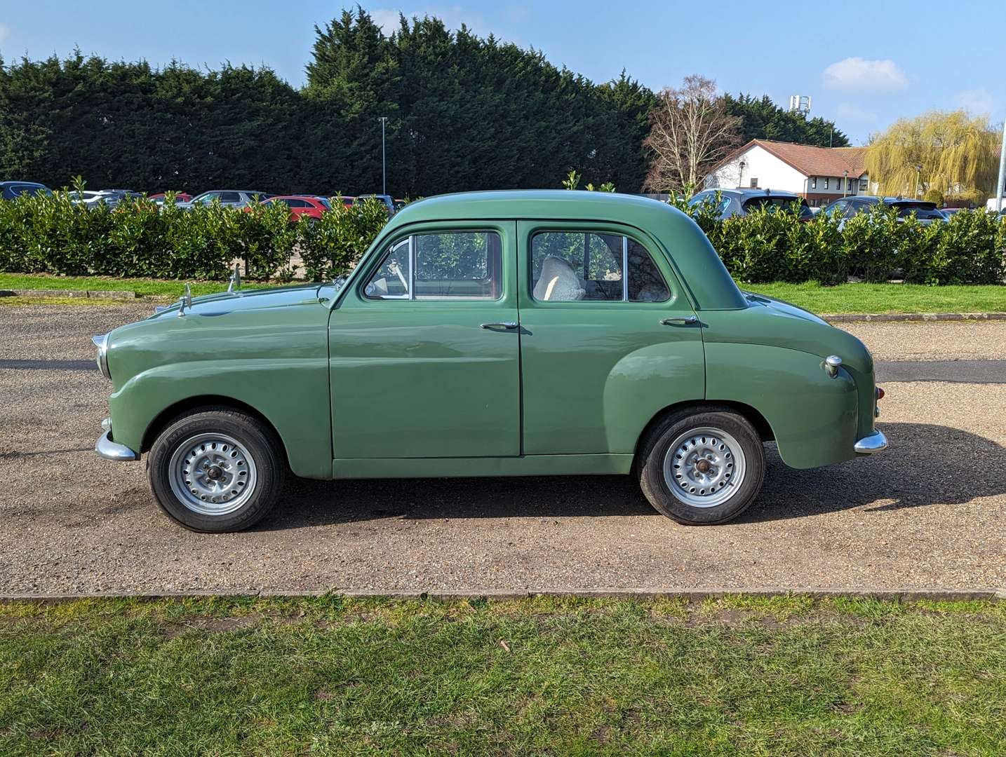 1957 STANDARD 8 SALOON - Image 4 of 29