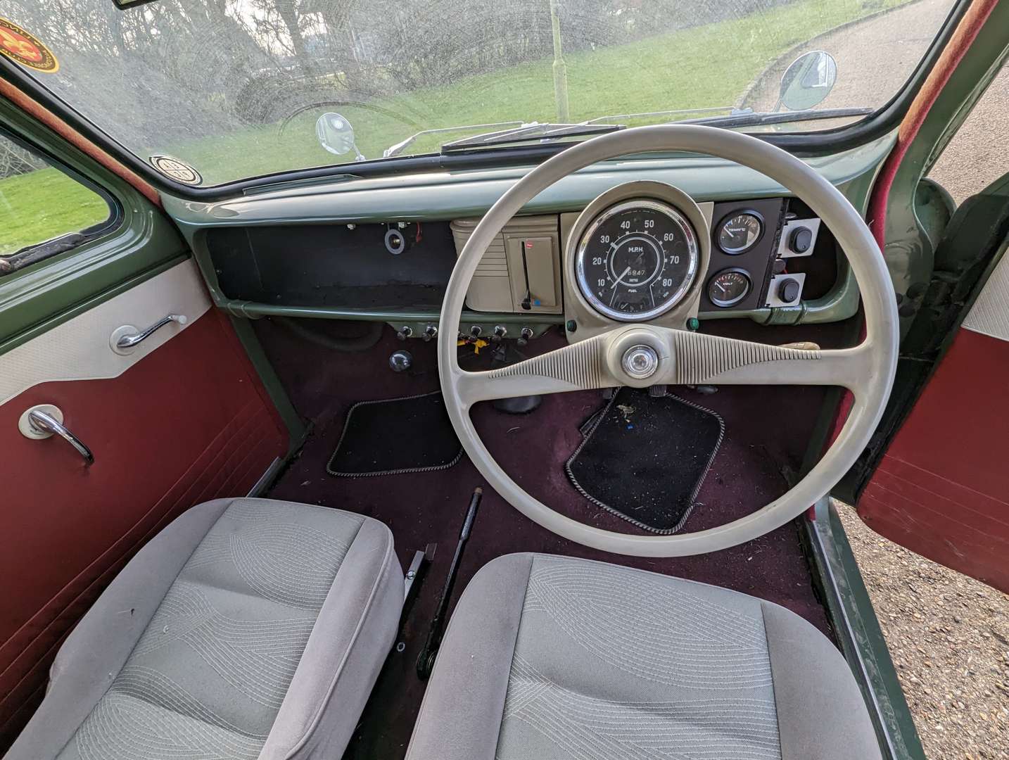 1957 STANDARD 8 SALOON - Image 22 of 29