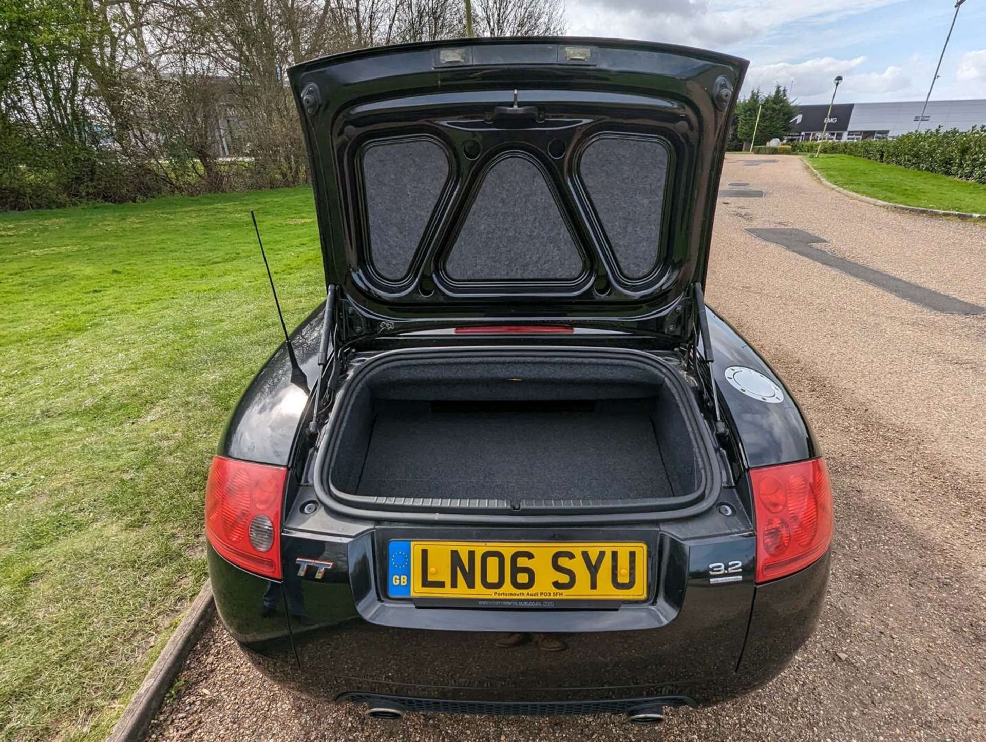 2006 AUDI TT QUATTRO (250 BHP) CONVERTIBLE AUTO - Image 10 of 28