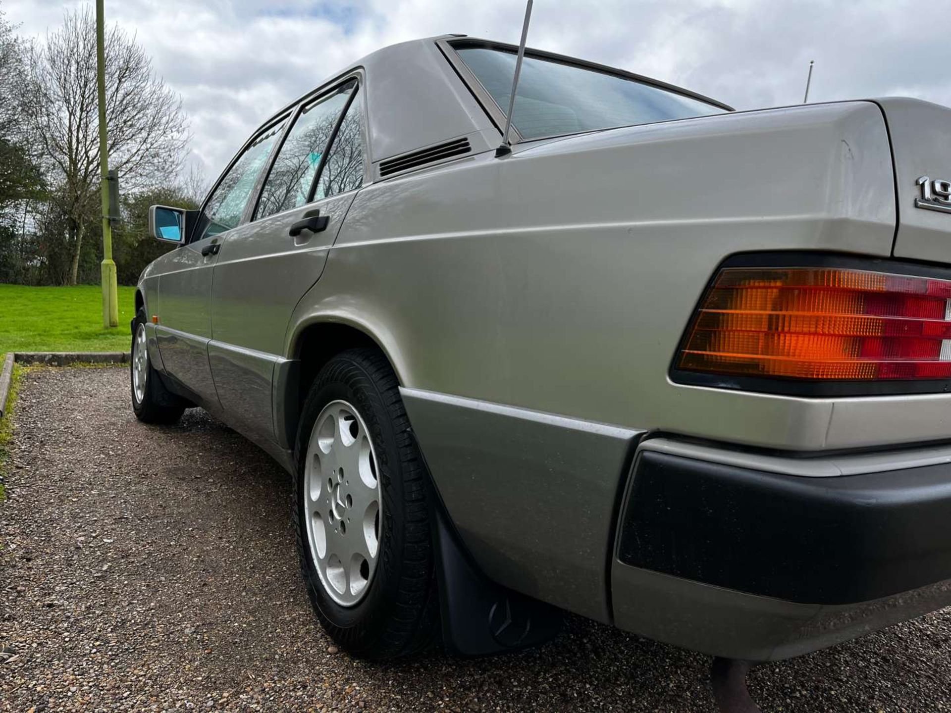 1990 MERCEDES 190E 2.0 AUTO - Image 12 of 27