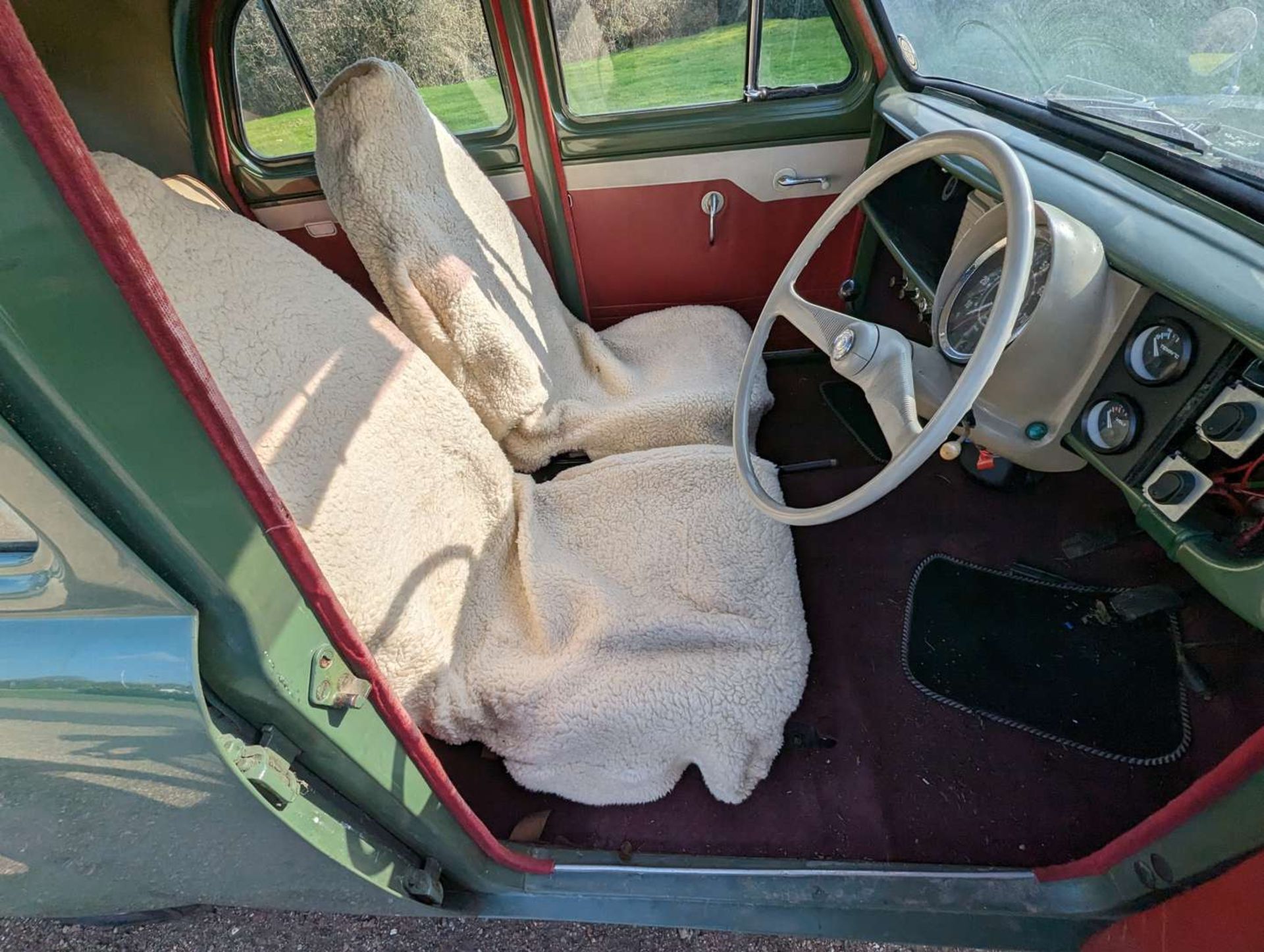 1957 STANDARD 8 SALOON - Image 18 of 29