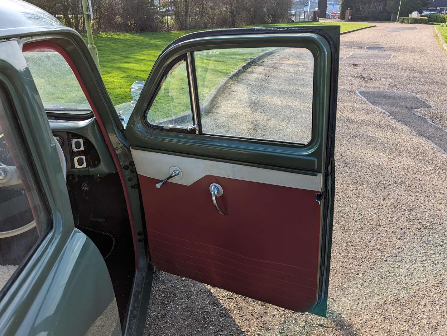 1957 STANDARD 8 SALOON - Image 17 of 29