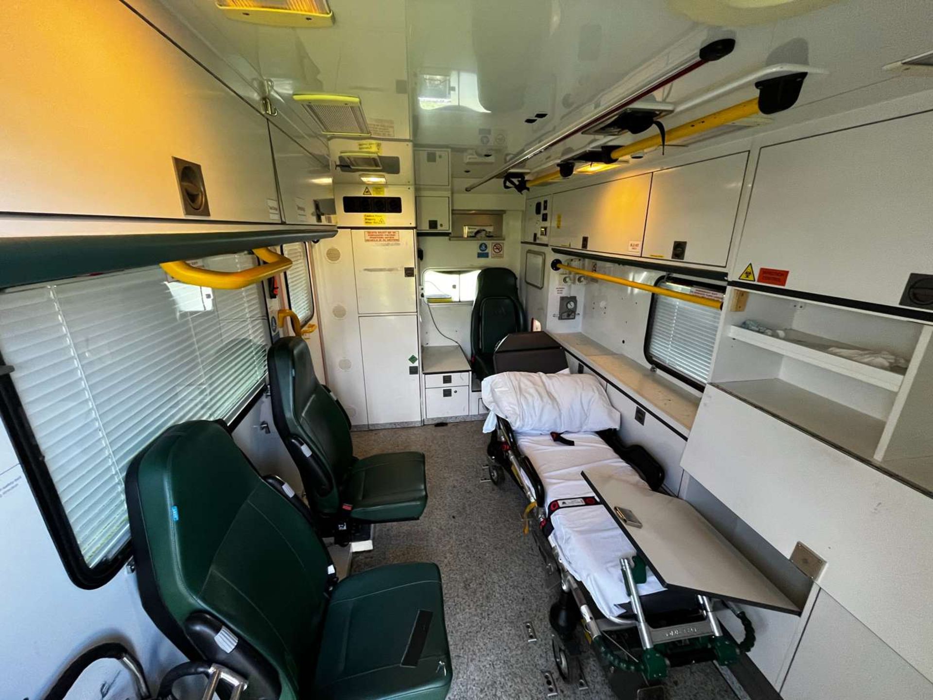 2009 MERCEDES SPRINTER AMBULANCE - Image 27 of 29