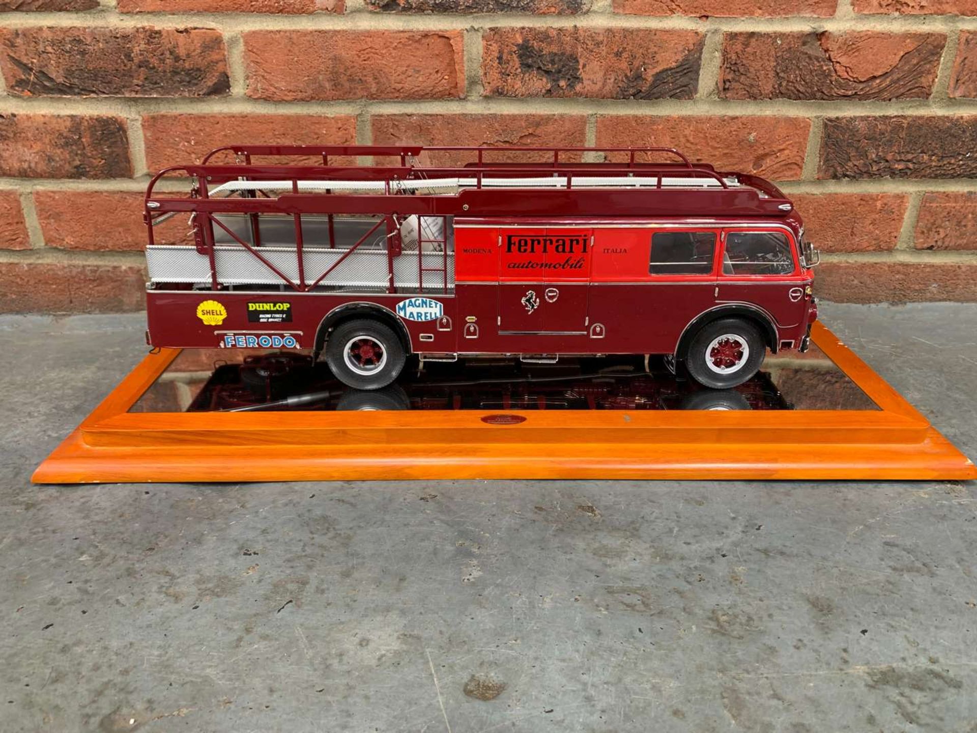 CMC Boxed 1957 Ferrari Renntransporter Fiat 642 RN2 Bartoletti &nbsp;1:18 Scale a/f - Image 2 of 10