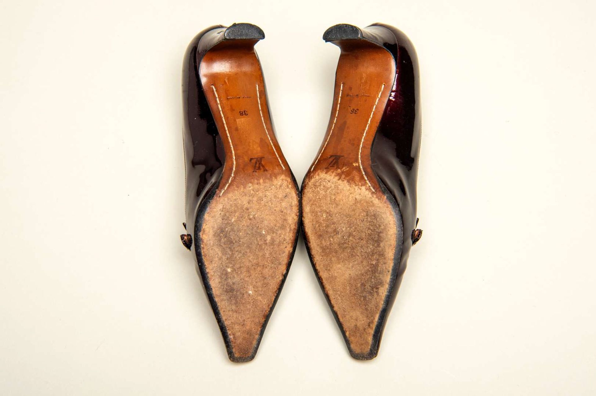 LOUIS VUITTON, a pair of dark bronze, patent leather pumps - Image 6 of 6