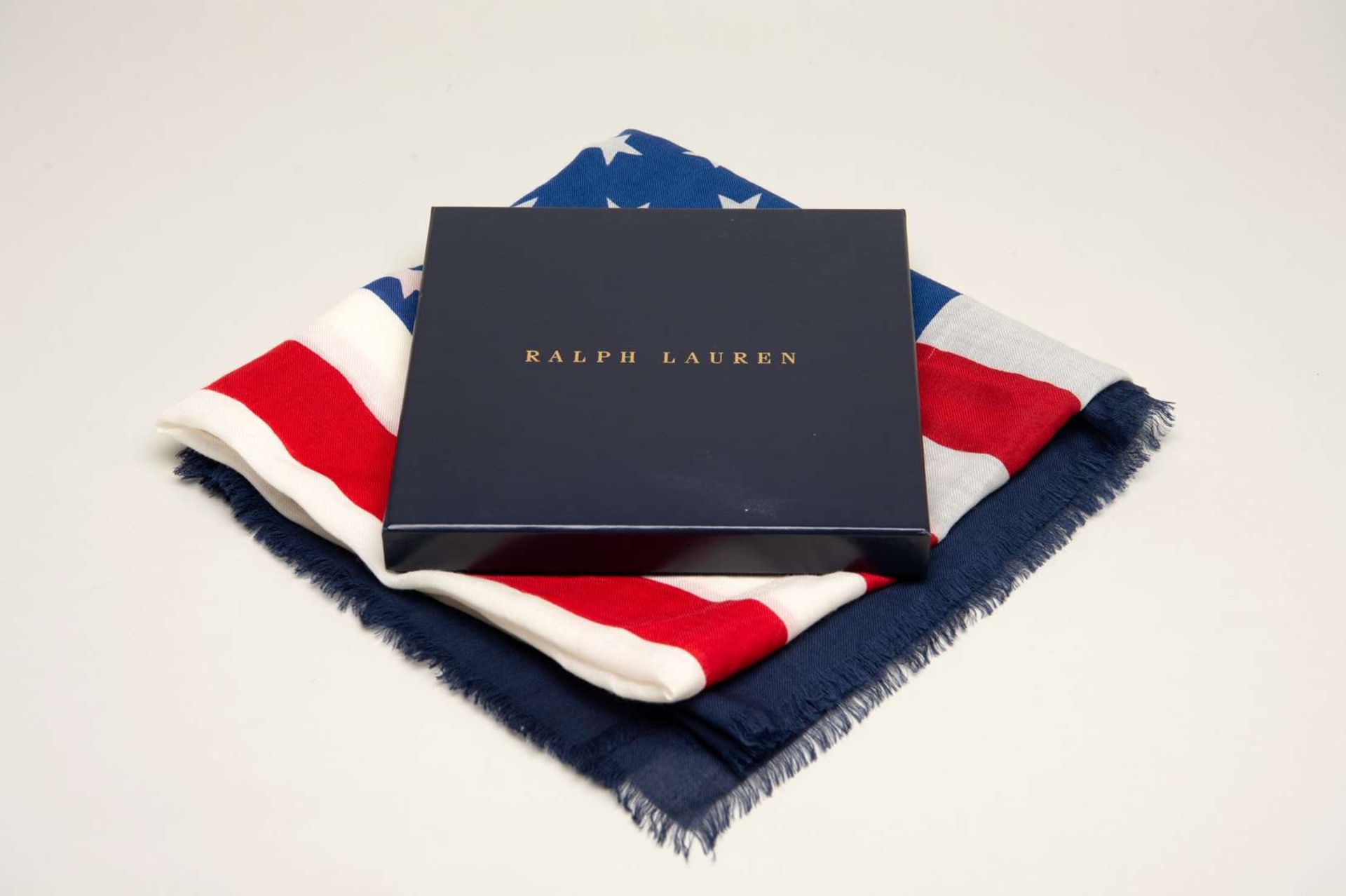 3 designer scarves, include Ralph Lauren, Louis Vuitton and Armani - Bild 2 aus 4
