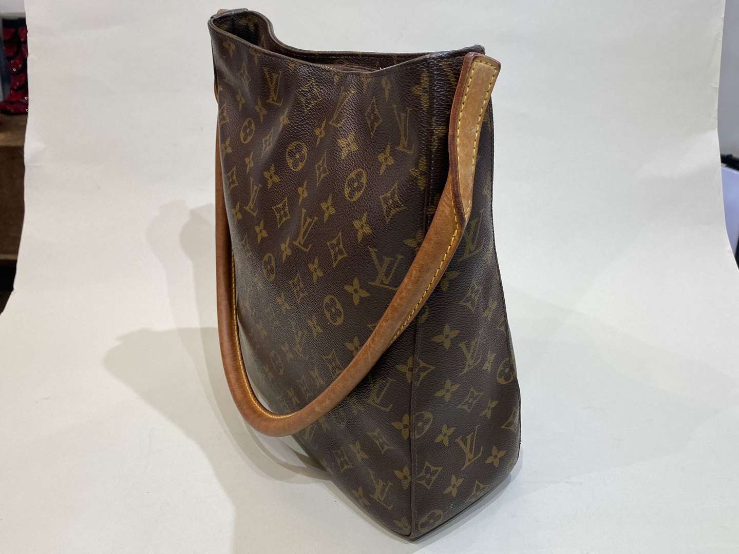 LOUIS VUITTON, Looping, tan stitched leather and monogrammed shoulder bag - Image 4 of 7