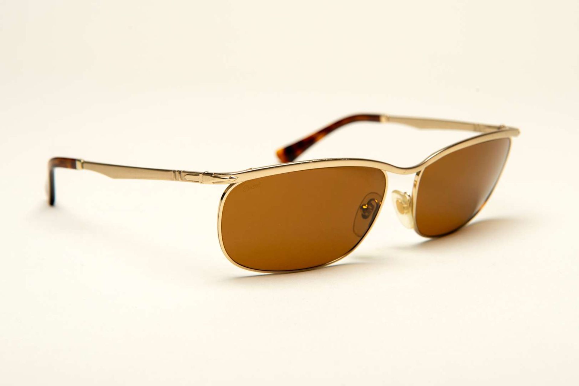 PERSOL, a pair of Italian gilt framed sunglasses - Bild 4 aus 7