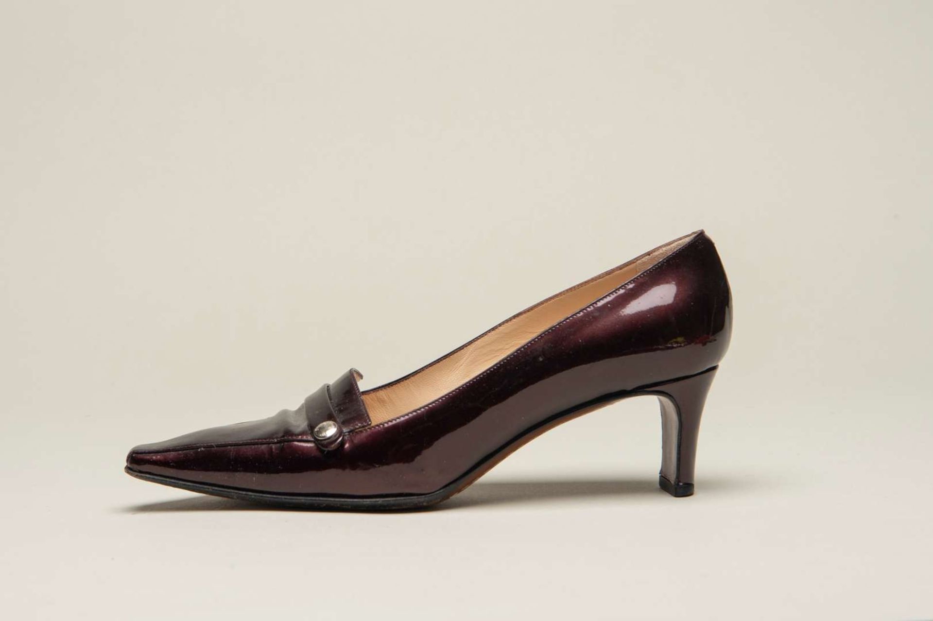 LOUIS VUITTON, a pair of dark bronze, patent leather pumps - Image 3 of 6