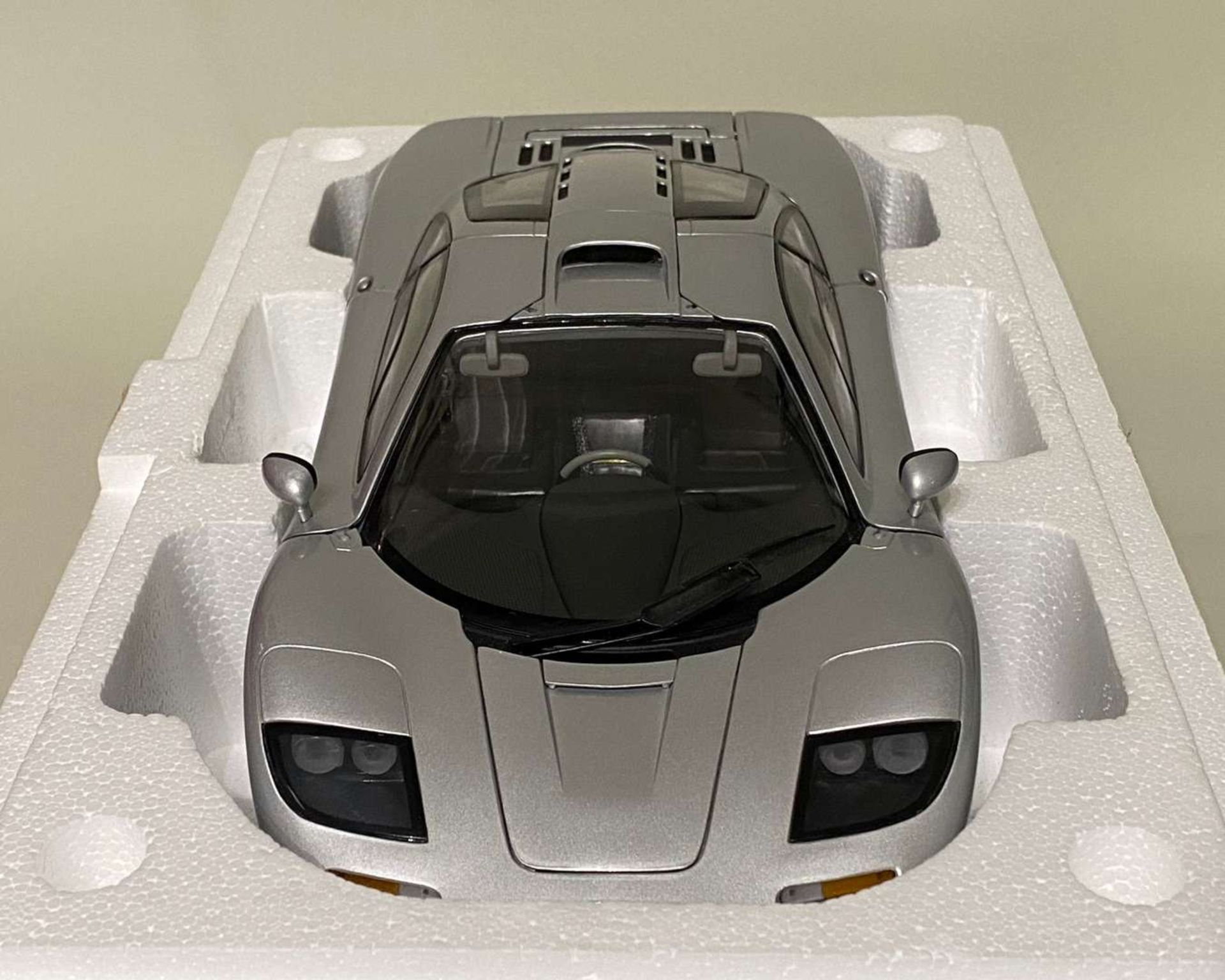 MINICHAMPS, McLaren F1 Roadcar, 1994, 1:12 - Image 7 of 9