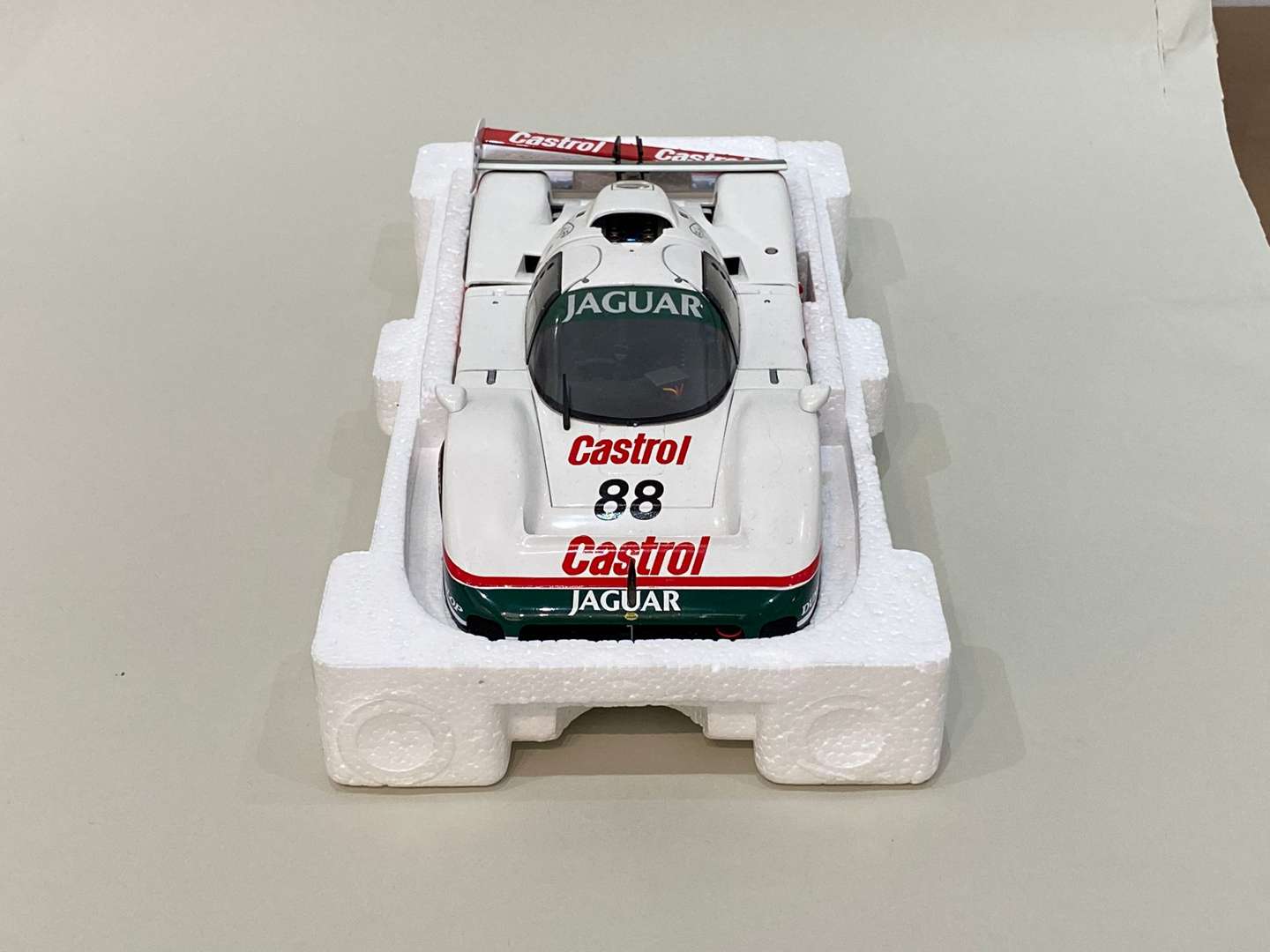 EXOTO MOTORBOX, &nbsp;Jaguar XJR-9, 1:18 - Image 4 of 5