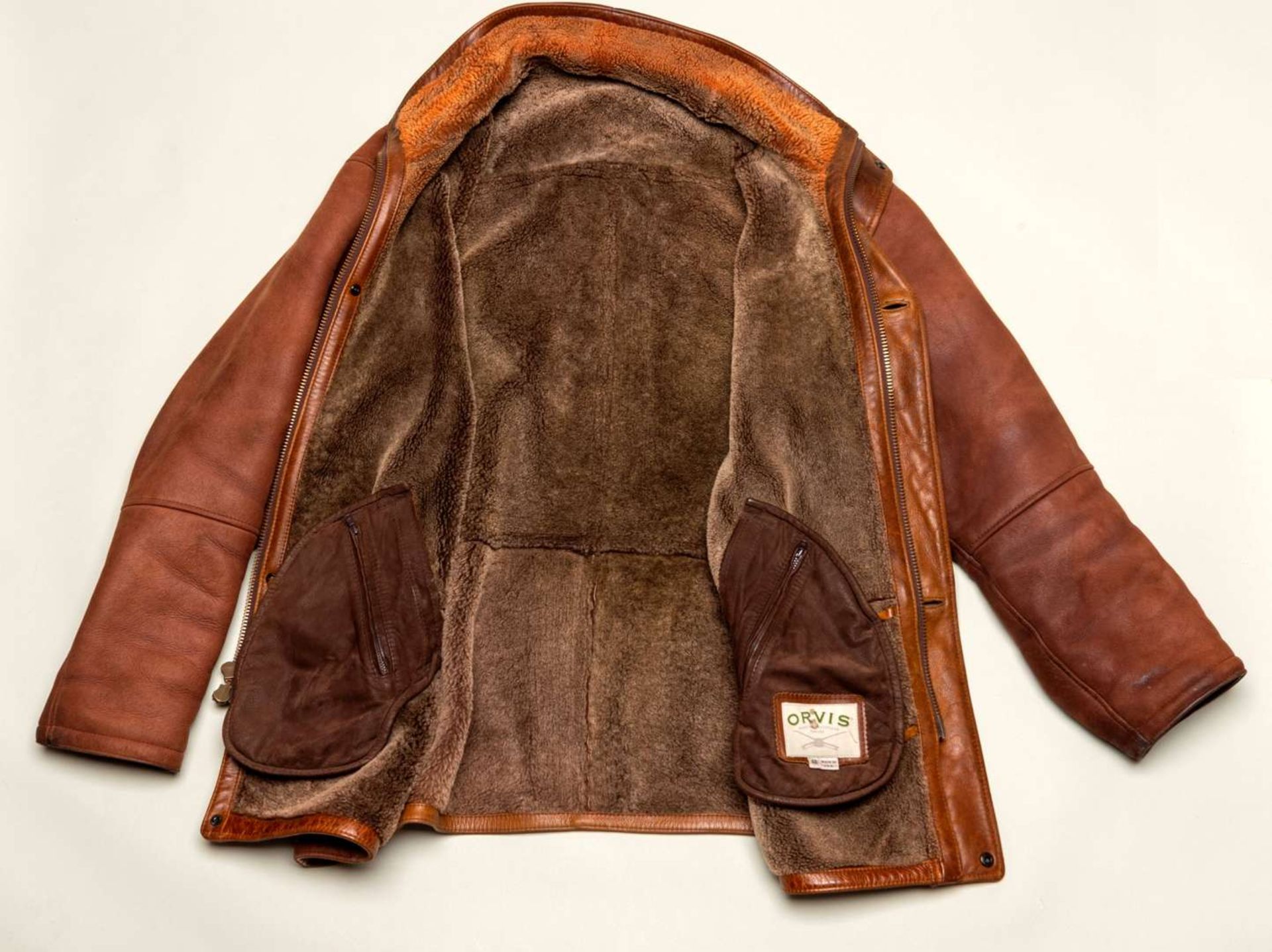 ORVIS, a men's brown leather and Merino shearling lined coat, size 48 USA - Bild 2 aus 6