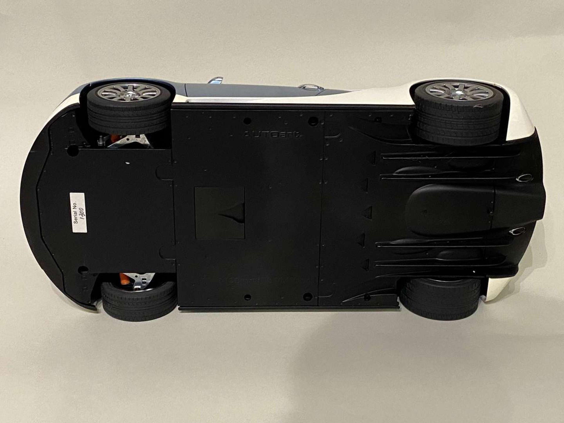 AUTOART, Bugatti, EB 16.4 Veyron production car, 1:12 - Image 5 of 10