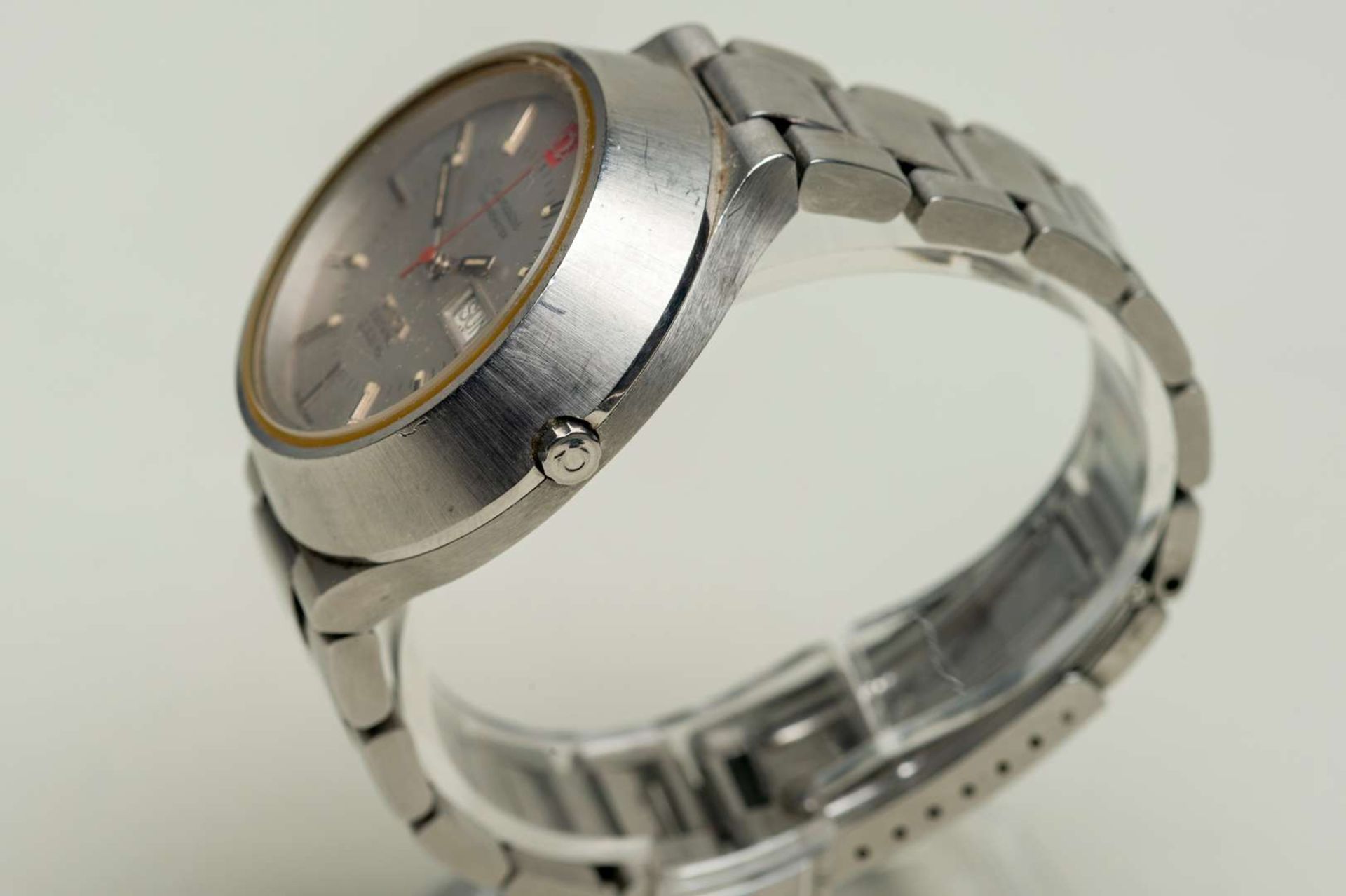 OMEGA, a 1970's Seamaster, Chronometer, Electronic f300 Hz, stainless steel day/date wristwatch. - Image 2 of 8