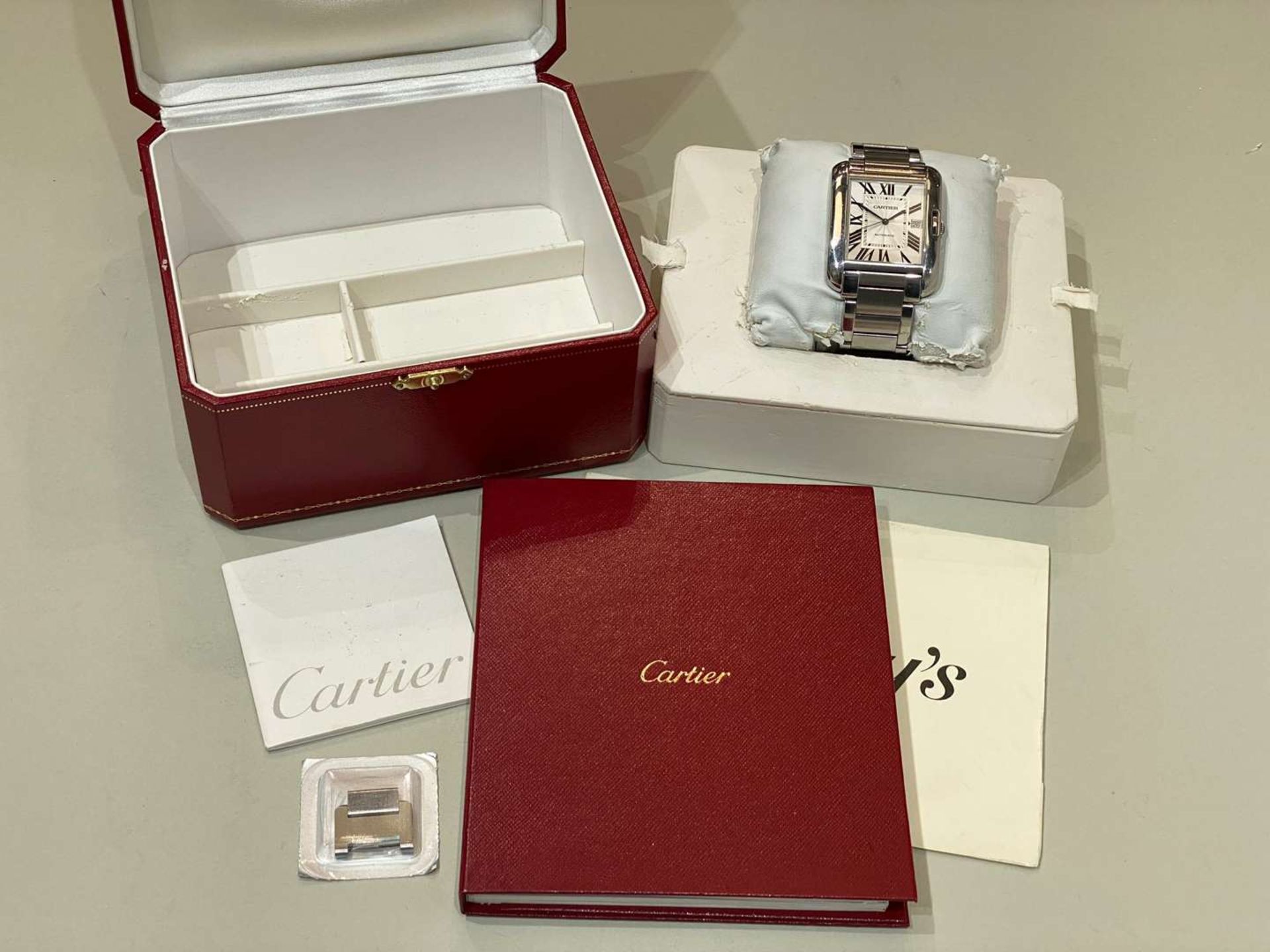 CARTIER, TANK ANGLAISE, XL, a 2014, stainless steel, automatic, centre seconds, calendar wristwatch. - Bild 7 aus 9