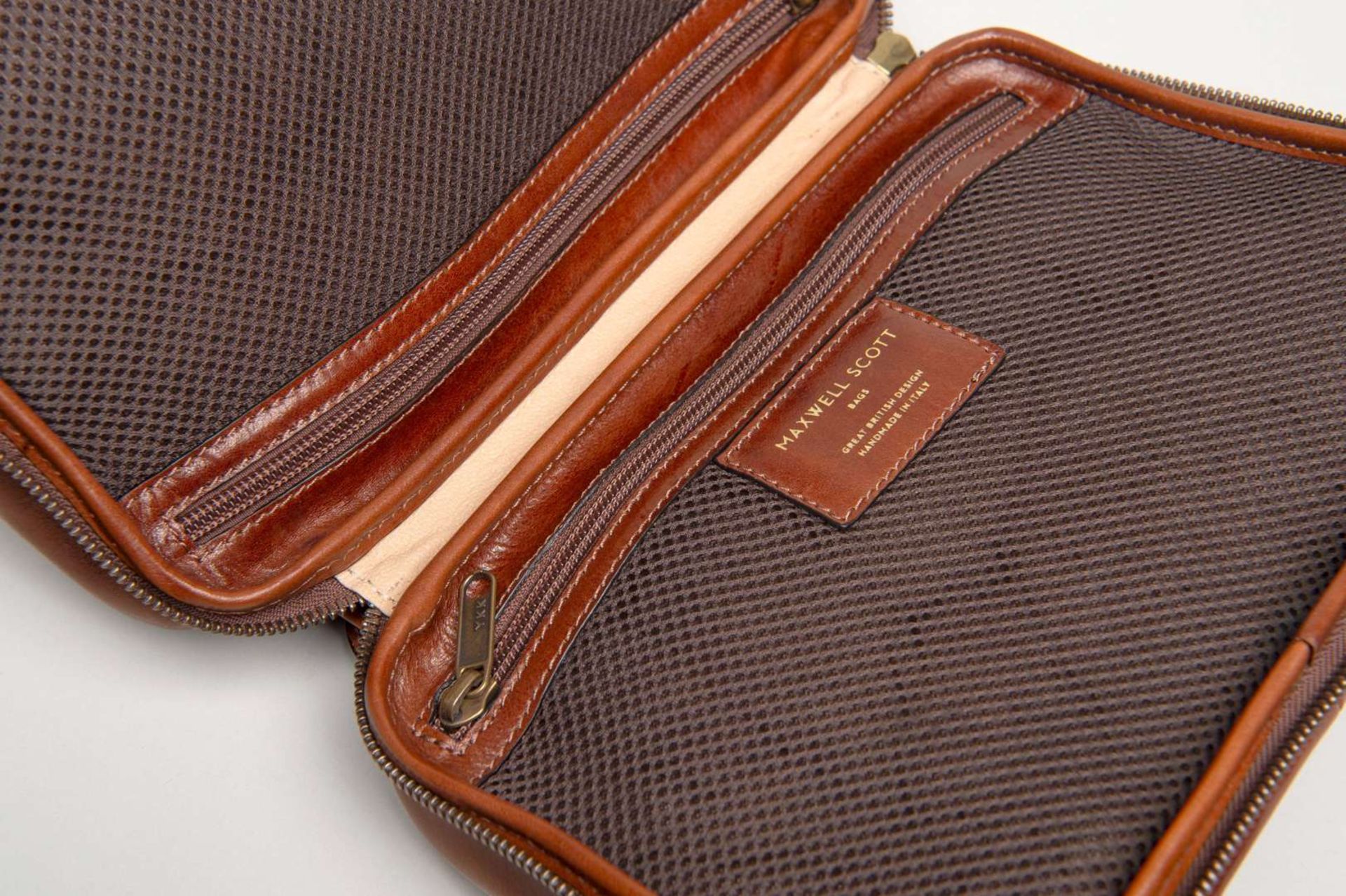 MAXWELL &nbsp;SCOTT, Cascina, 805, chestnut tan leather wash bag - Image 4 of 7