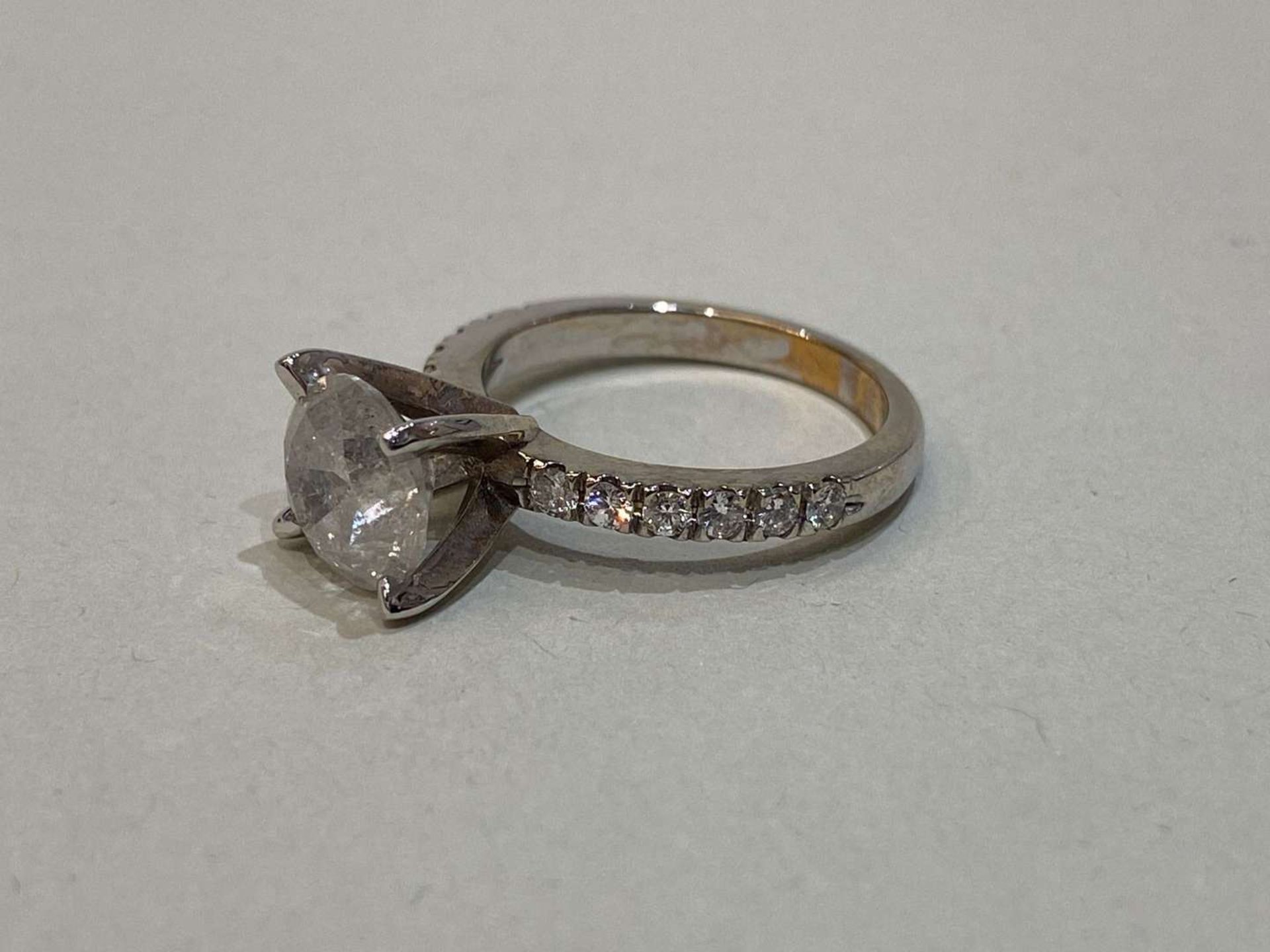 A Solitaire Diamond Ring with 14ct white gold mount, - Bild 7 aus 9