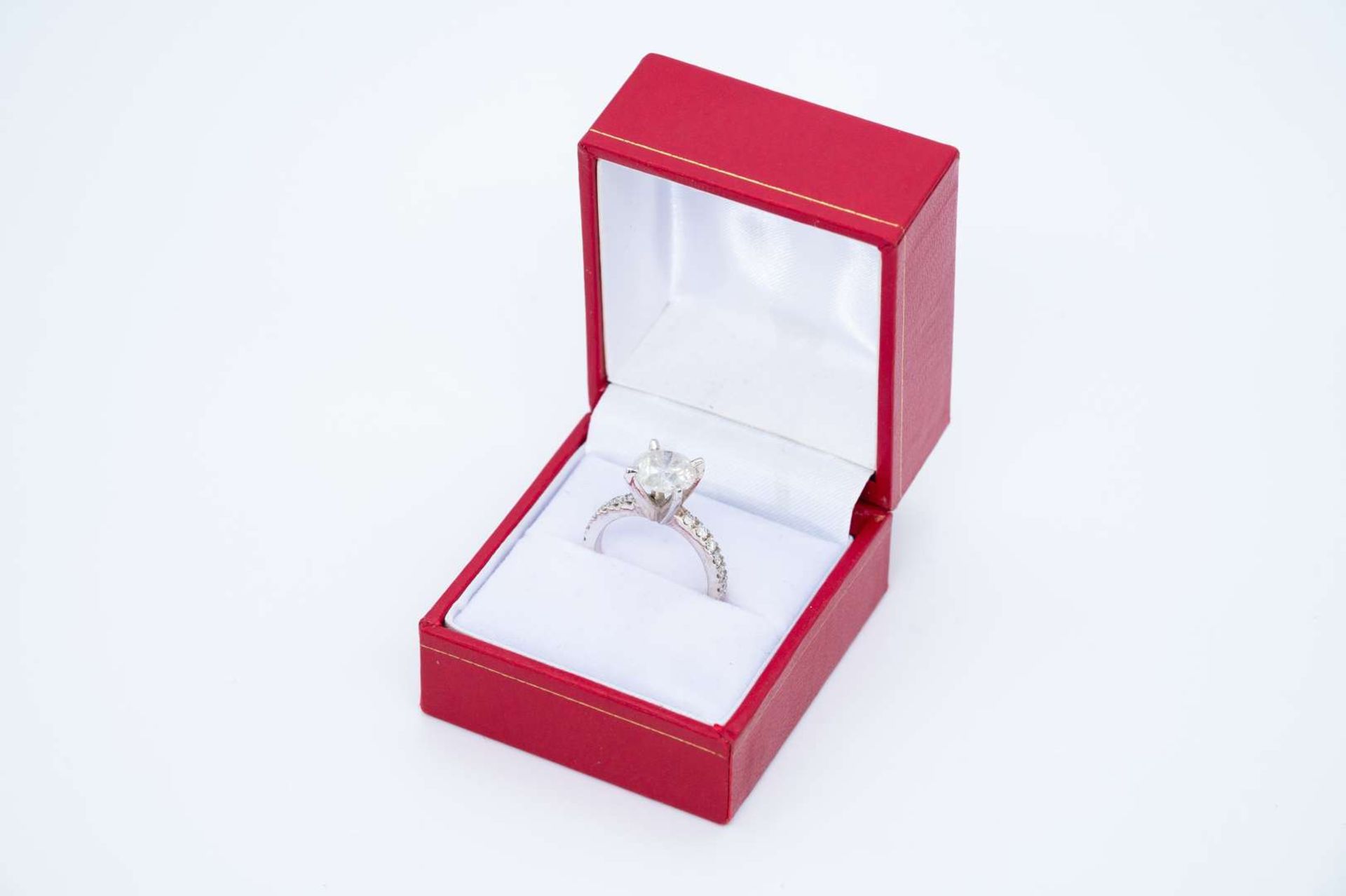 A Solitaire Diamond Ring with 14ct white gold mount, - Bild 5 aus 9