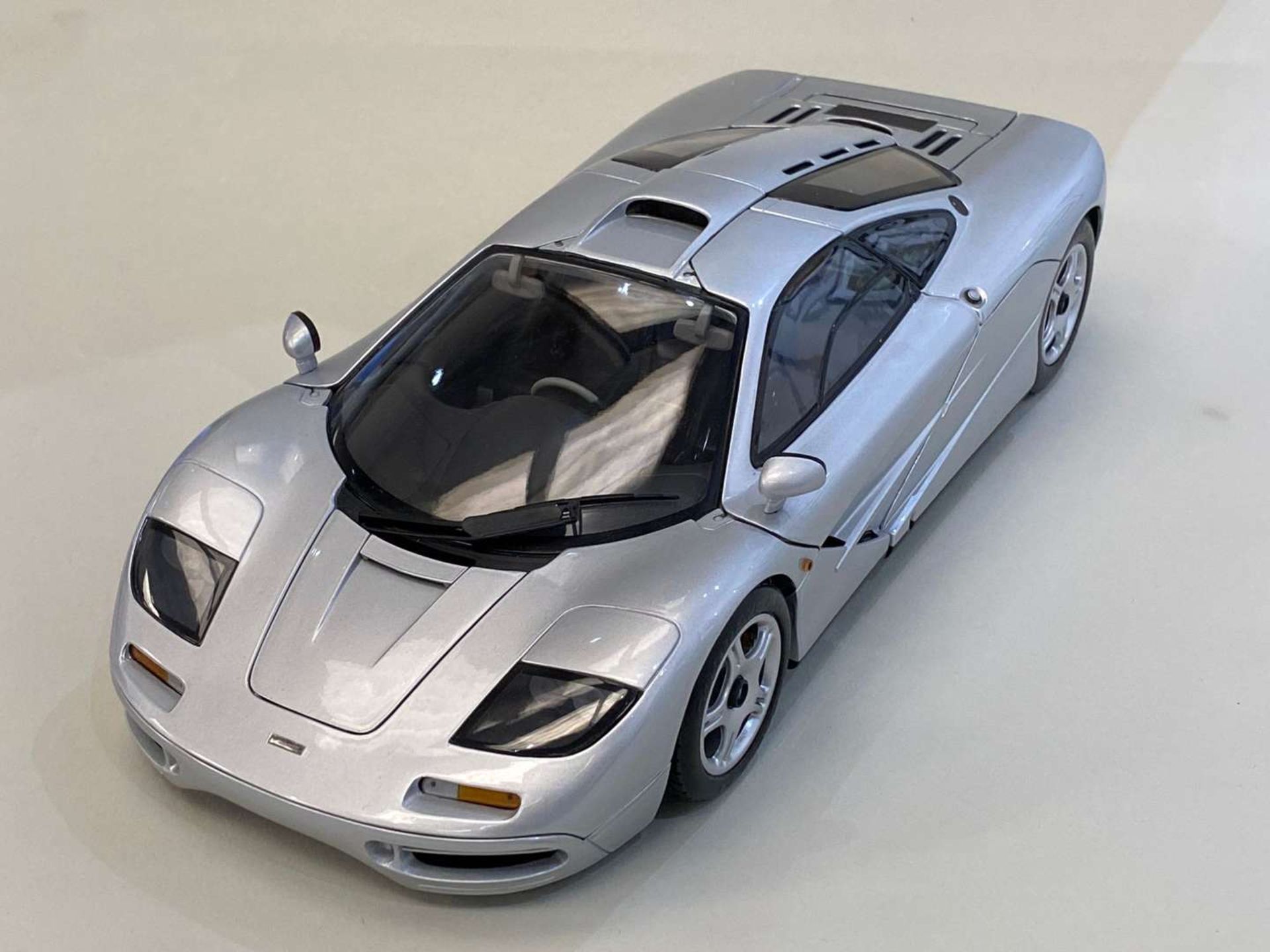 MINICHAMPS, McLaren F1 Roadcar, 1994, 1:12 - Image 3 of 9