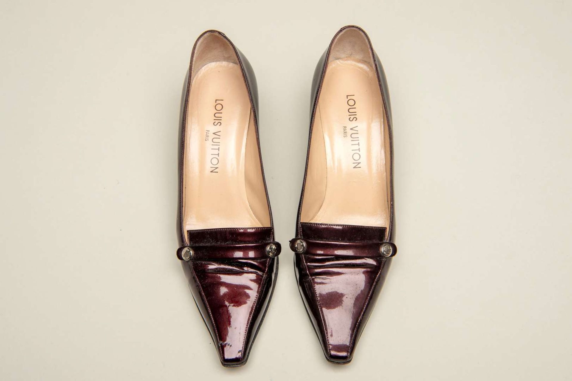 LOUIS VUITTON, a pair of dark bronze, patent leather pumps - Image 5 of 6