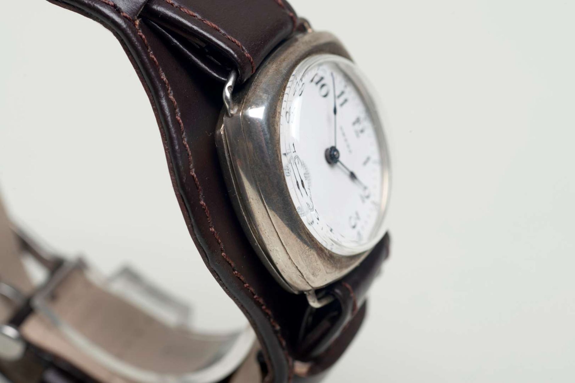 OMEGA, an early 20th century white metal cased automotive wristwatch - Bild 3 aus 5