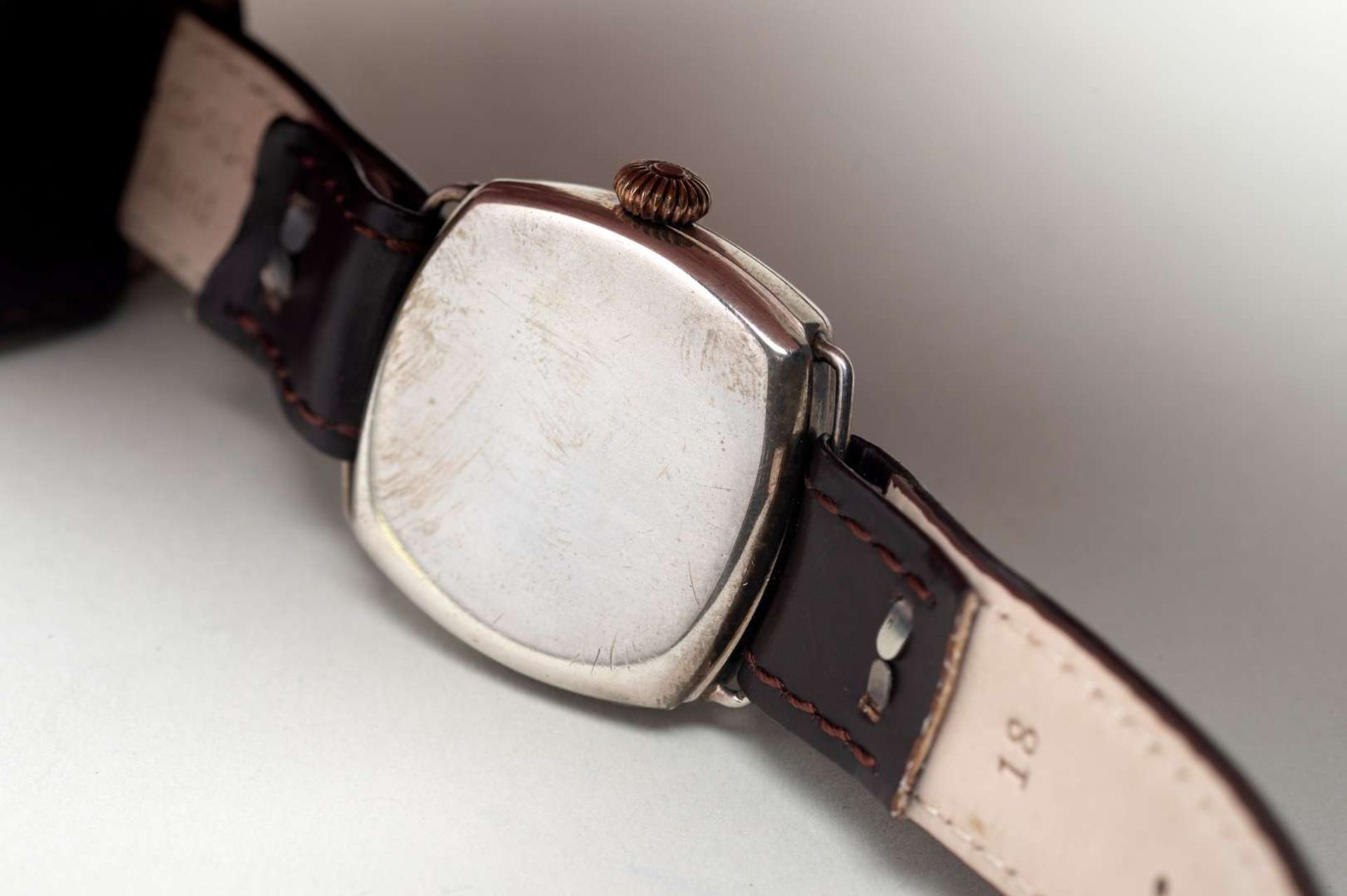 OMEGA, an early 20th century white metal cased automotive wristwatch - Bild 4 aus 5
